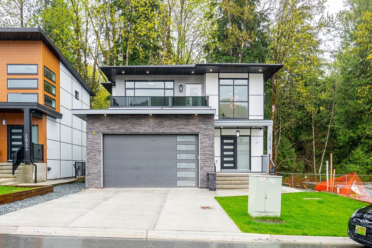 36728 Dianne Brook Avenue, Abbotsford, BC V3G 0H4