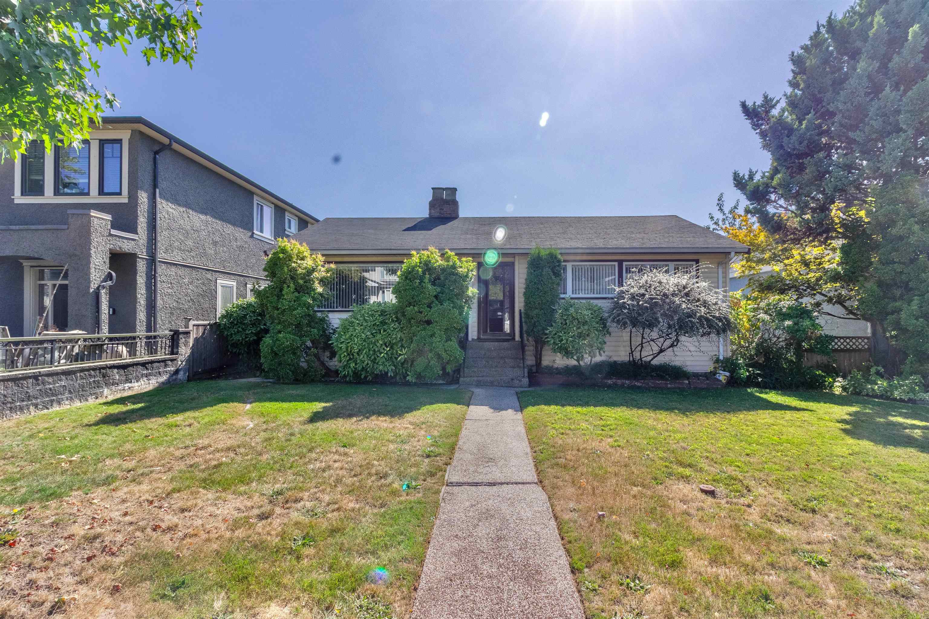 4342 Parker Street, Burnaby, BC V5C 3C5