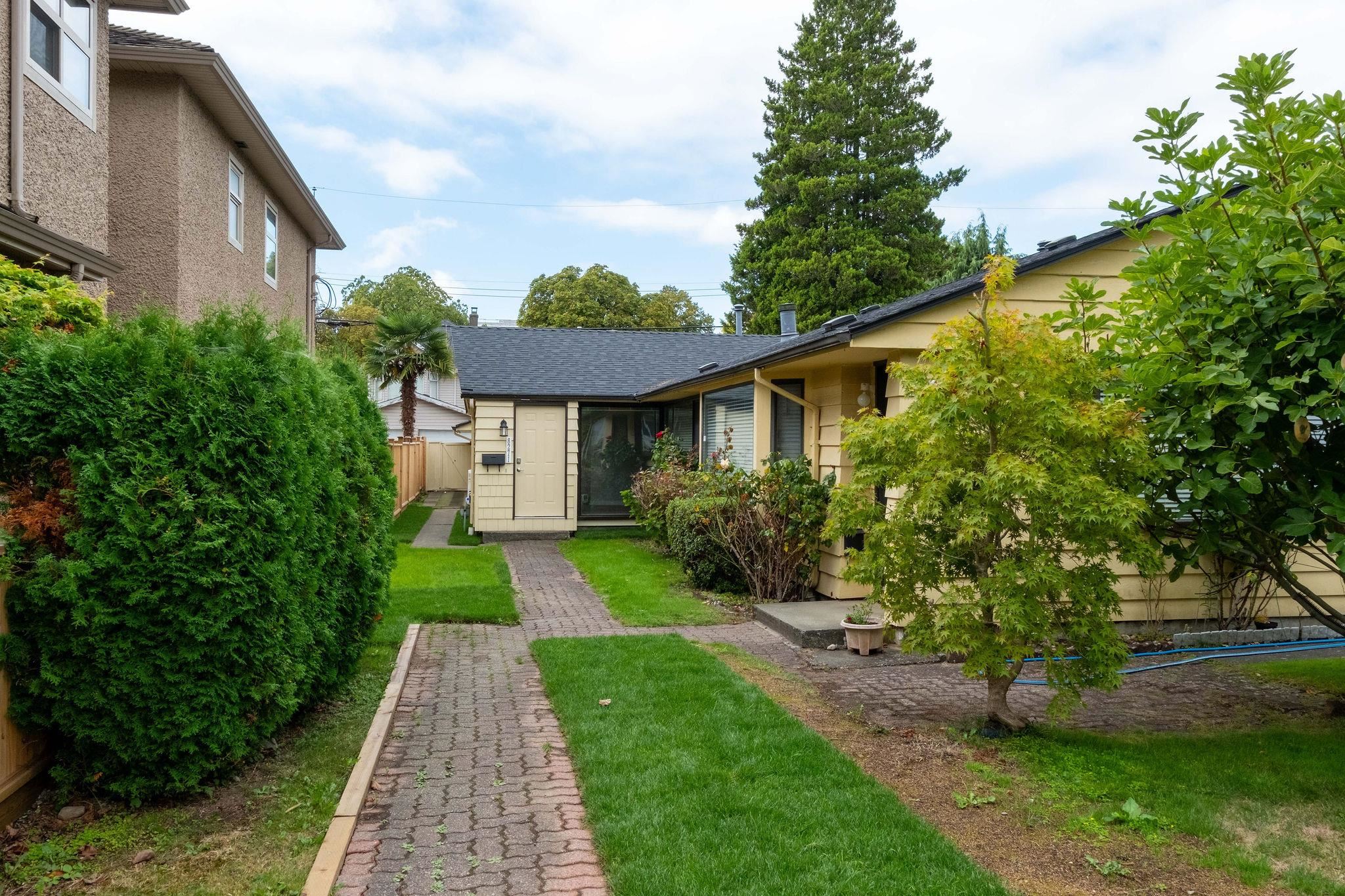 8271 Laurel Street, Vancouver, BC V6P 3V2