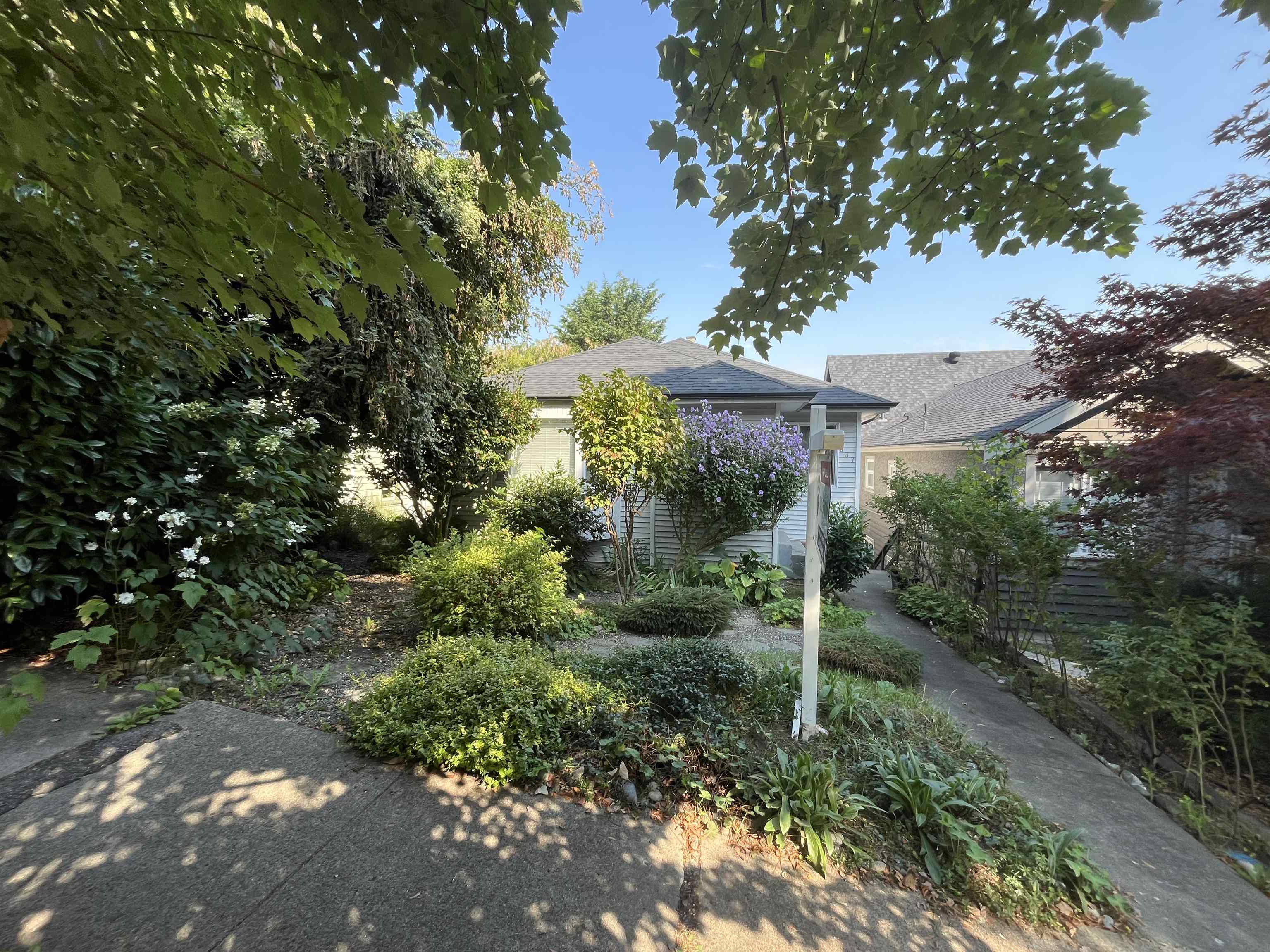 637 West 24th Avenue, Vancouver, BC V5Z 2B7
