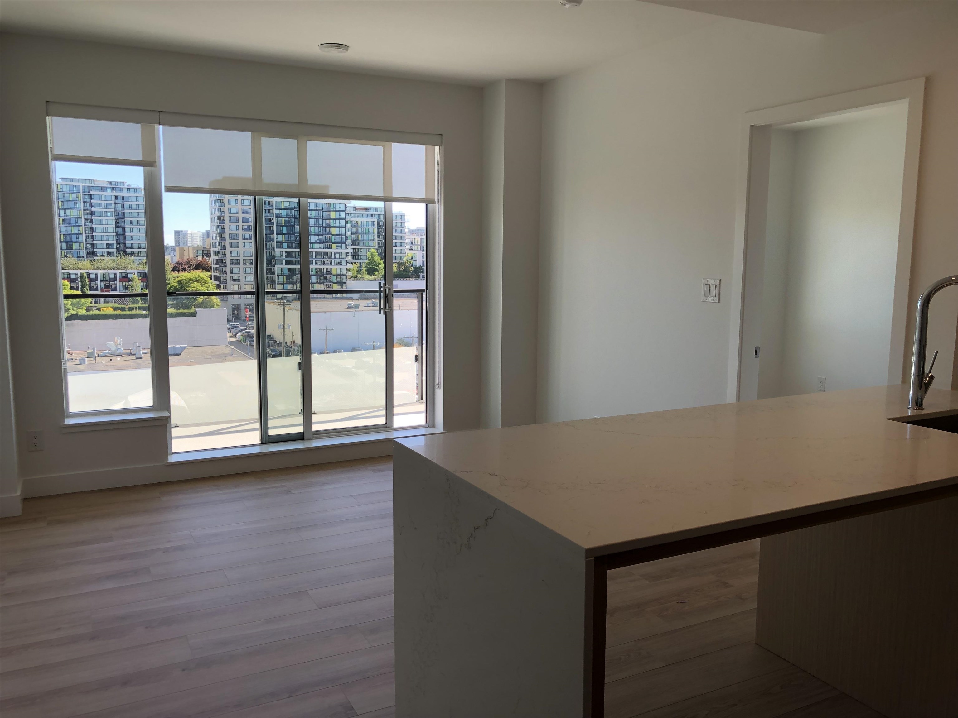 7977 Lansdowne Rd #807, Richmond, BC V6X 0X7