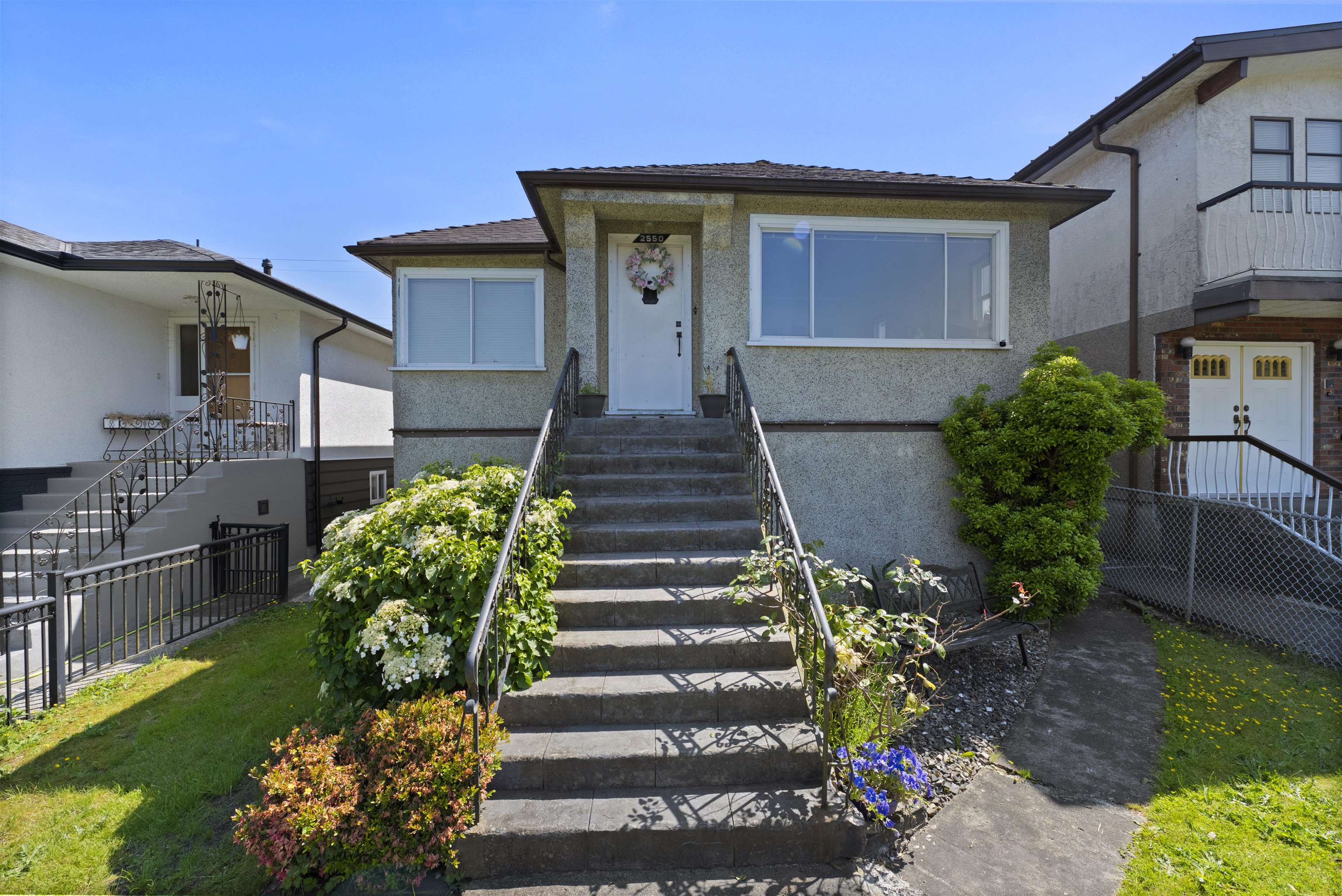 2550 Parker Street, Vancouver, BC V5K 2T3