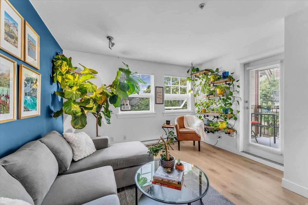 930 West 16th Avenue #305, Vancouver, BC V5Z 1T2