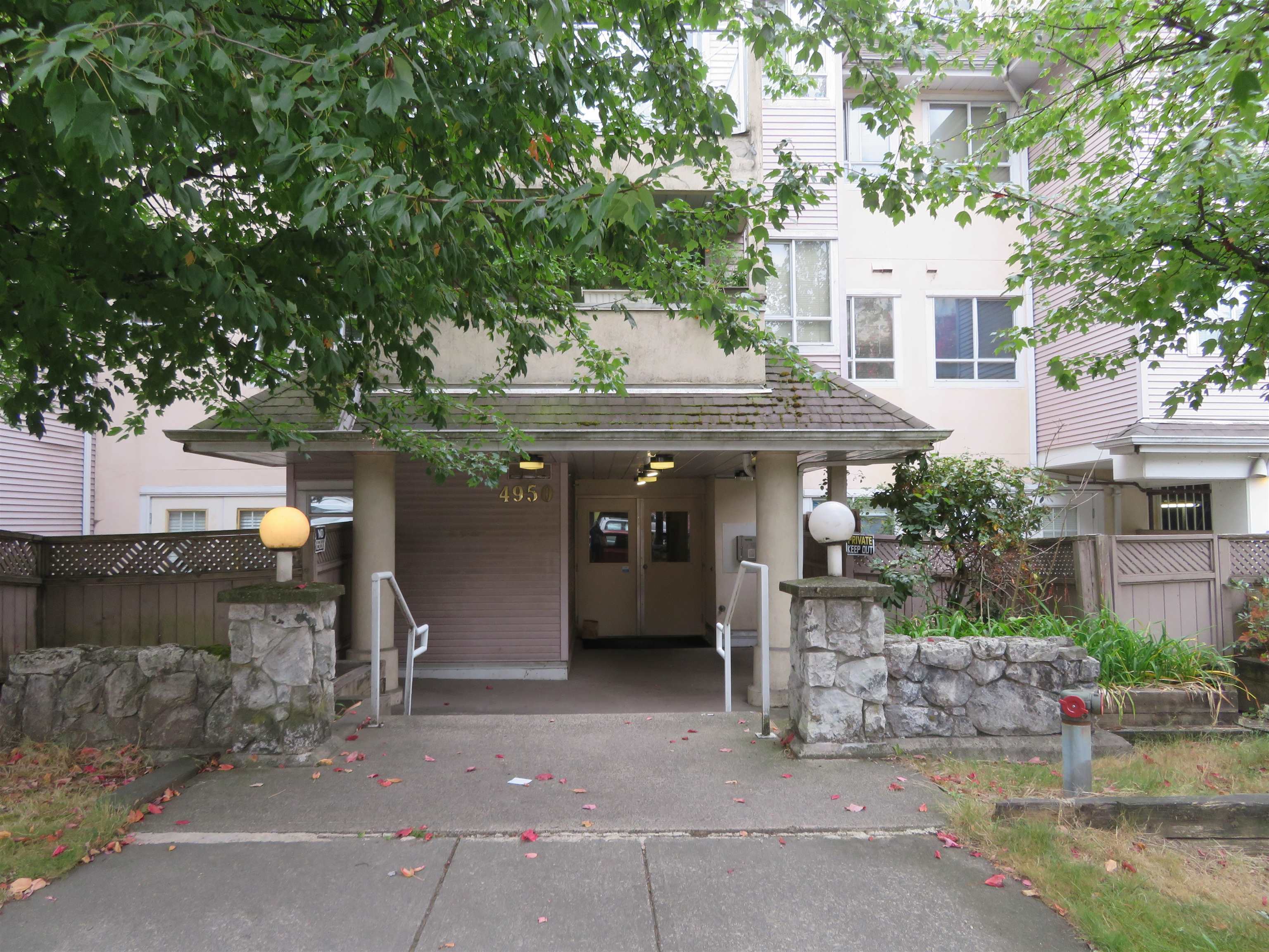 4950 Joyce Street #304, Vancouver, BC V5R 4G6