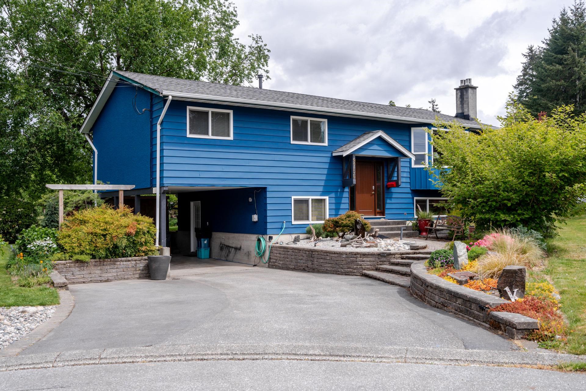 9756 Crown Crescent, Surrey, BC V3V 6H9