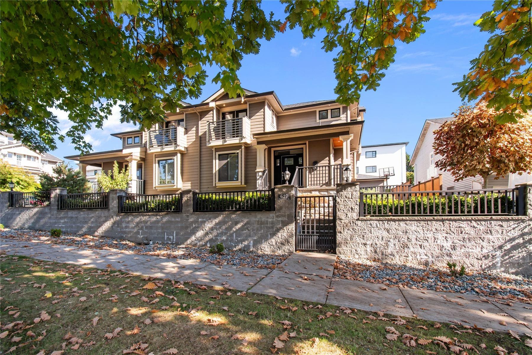 627 13th Street, New Westminster, BC V3M 4M3