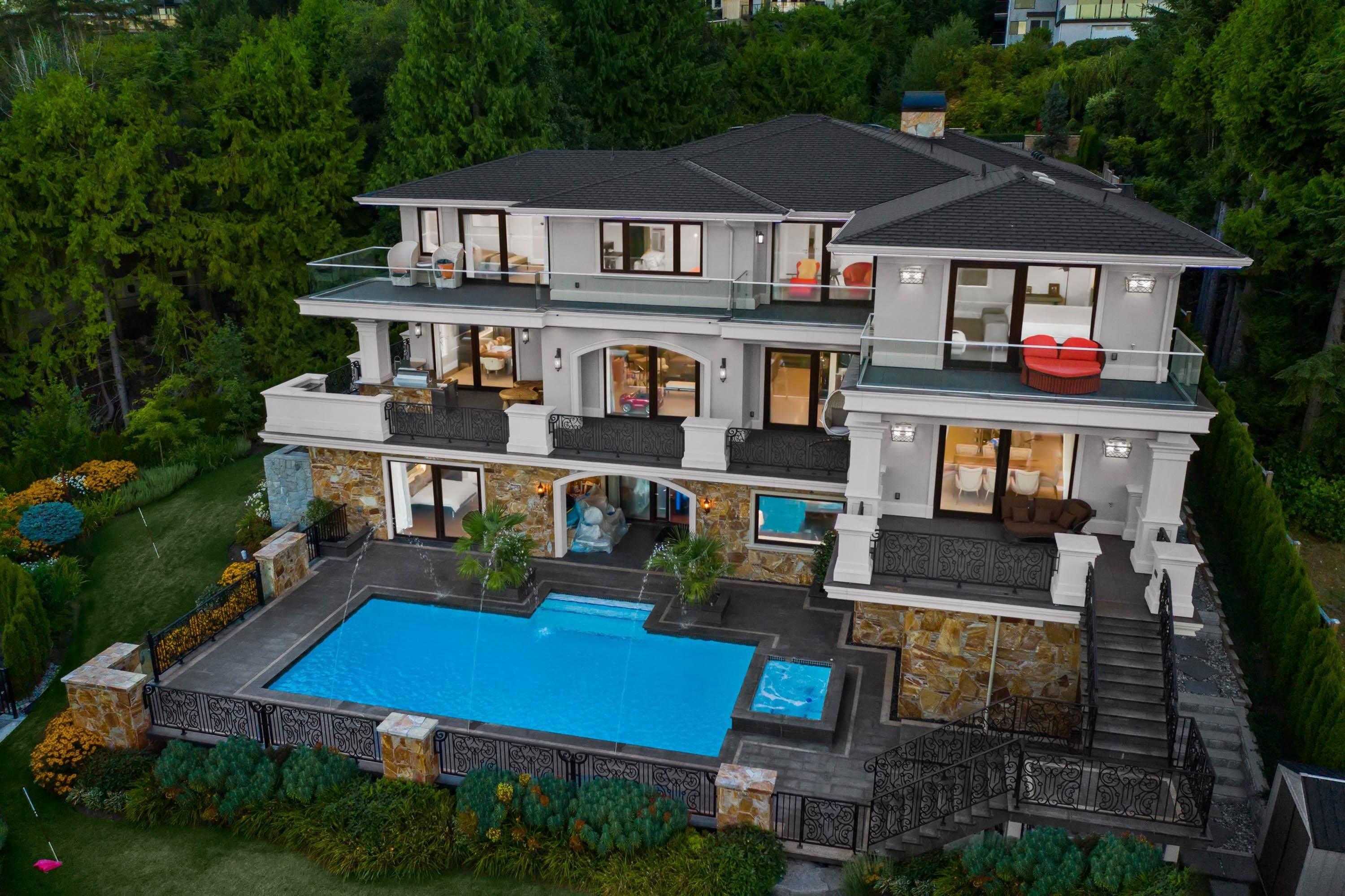 1436 Sandhurst Place, West Vancouver, BC V7S 2P3