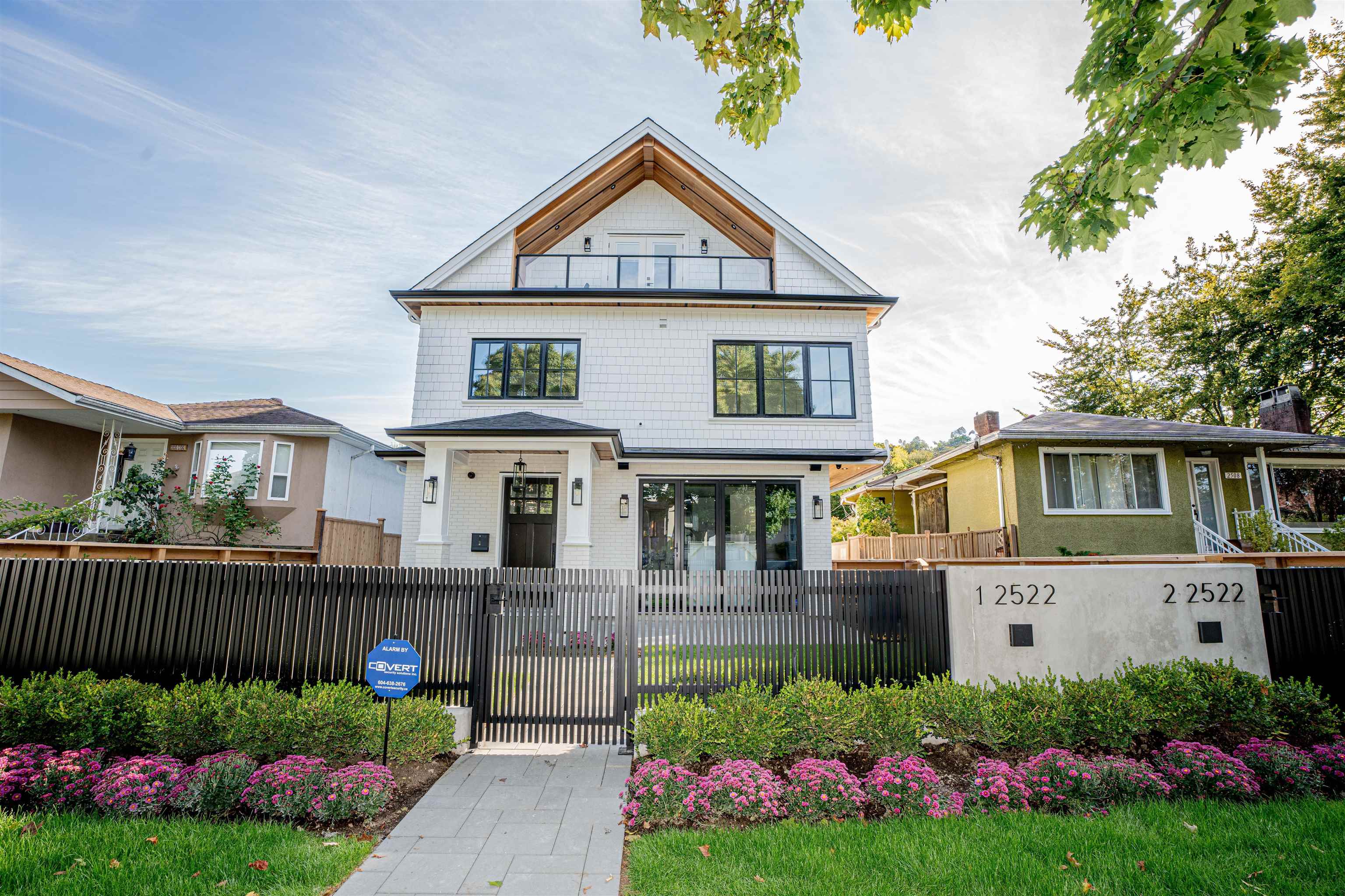 2522 East 15th Avenue #1, Vancouver, BC V5M 2K1