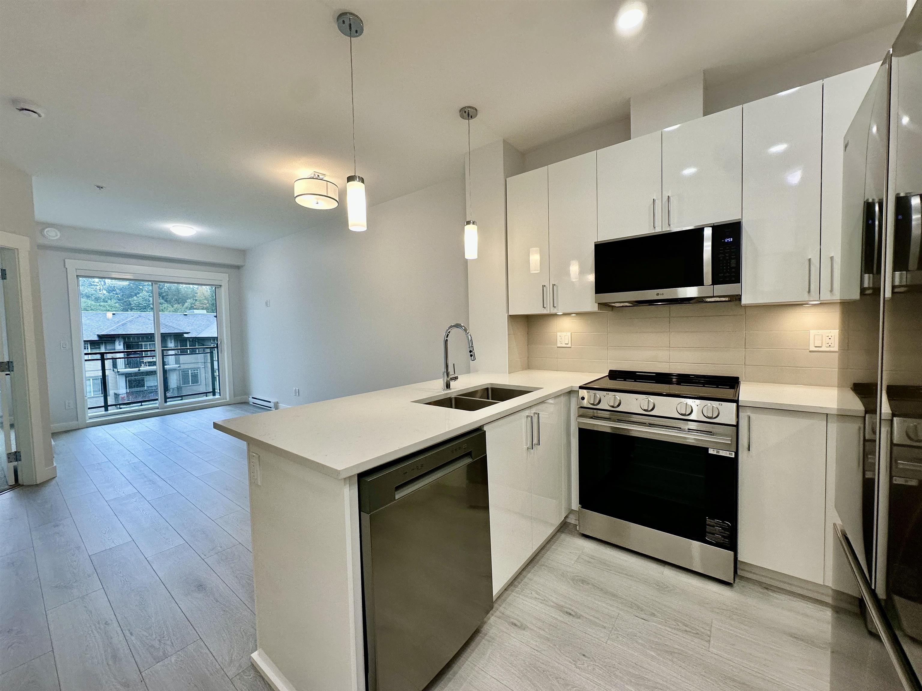 33886 Pine St #609, Abbotsford, BC V2S 0N9