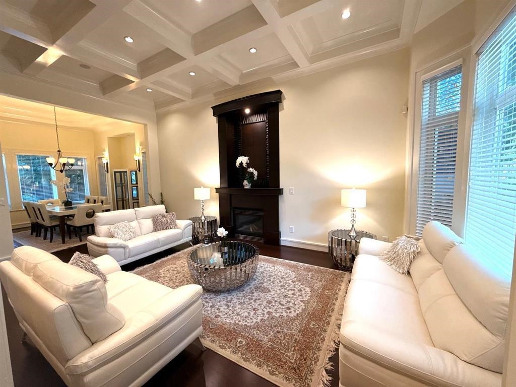 1017 Canyon Boulevard, North Vancouver, BC V7R 2K3