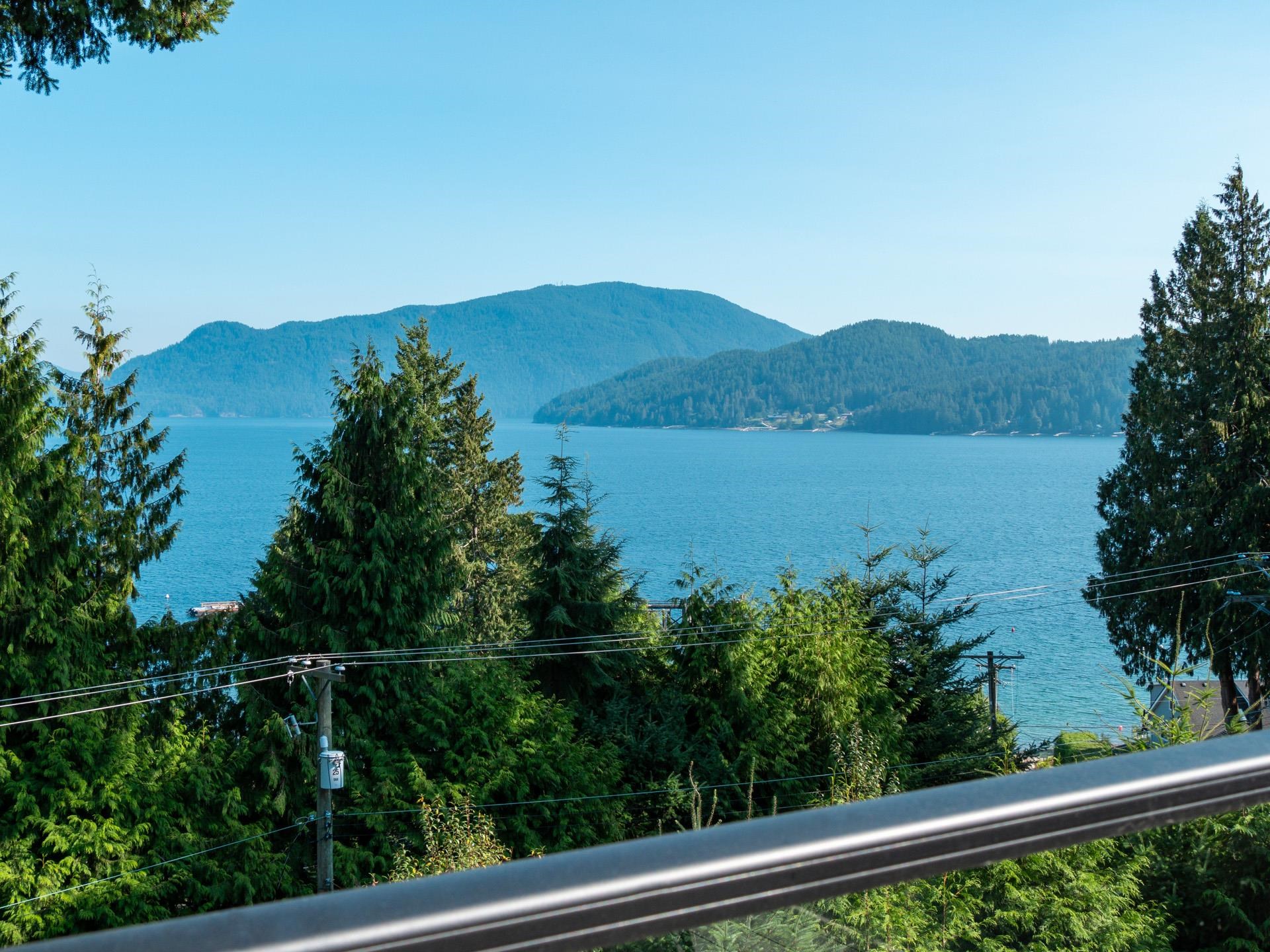 1832 North Road, Gibsons, BC V0N 1V1