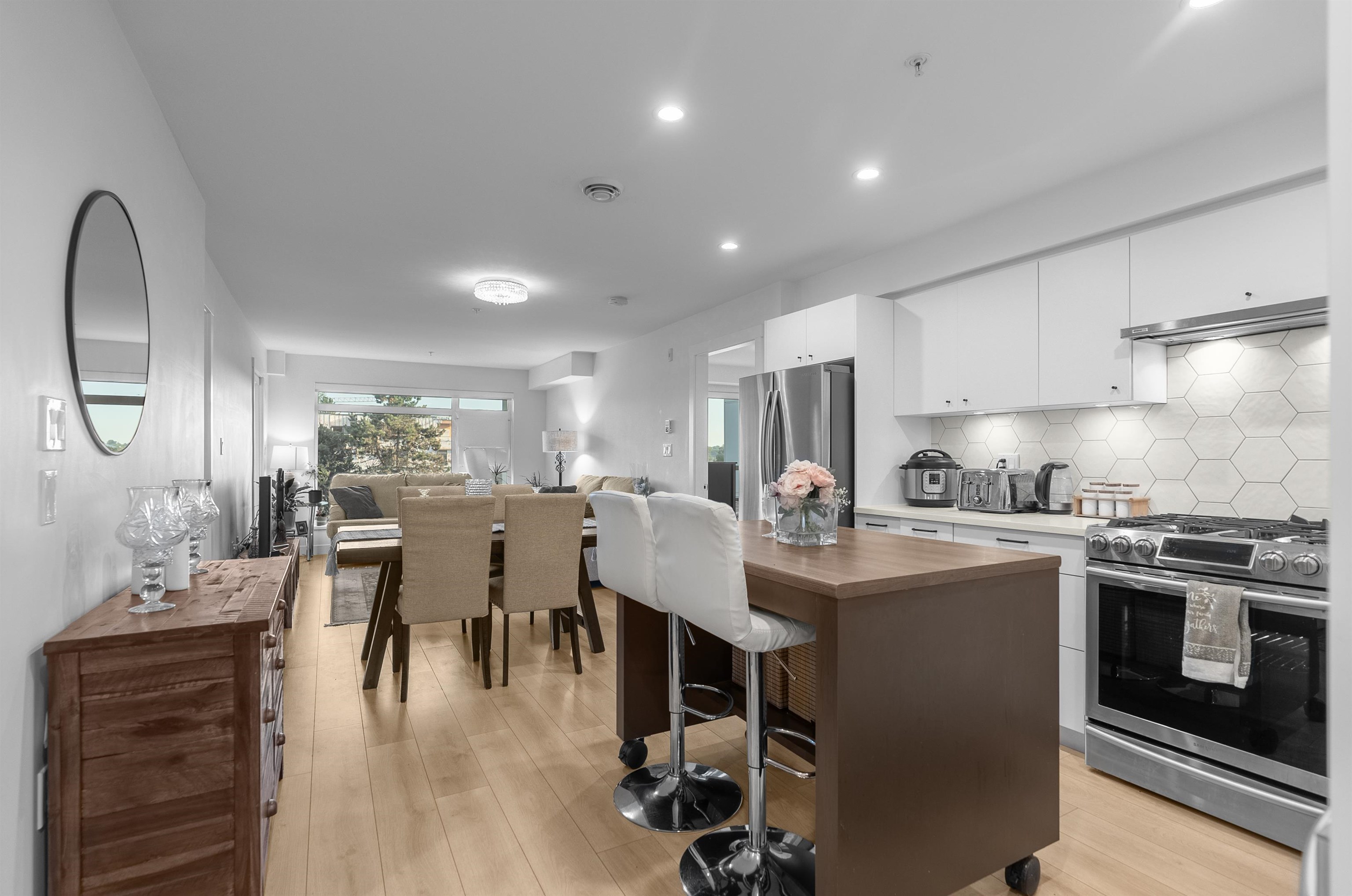 1519 Crown Street #406, North Vancouver, BC V7J 1G6