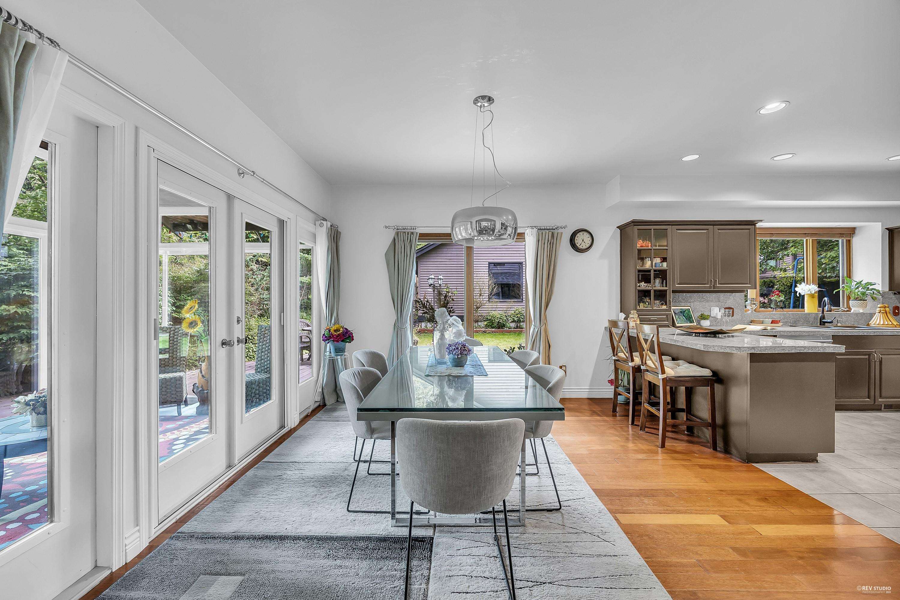24 Avenue, Surrey, BC V4A 2G1