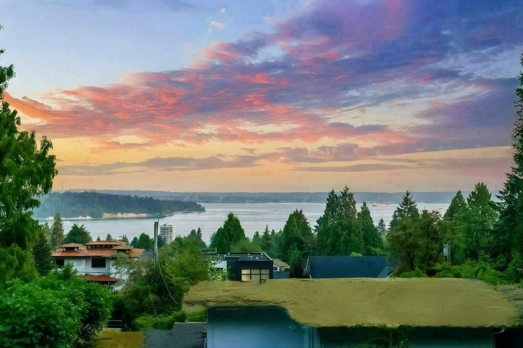 1550 Palmerston Avenue, West Vancouver, BC V7V 4R1