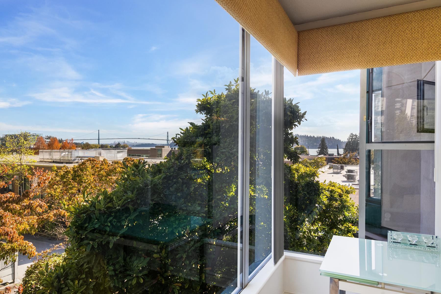 588 16th Street #201, West Vancouver, BC V7T 1A7