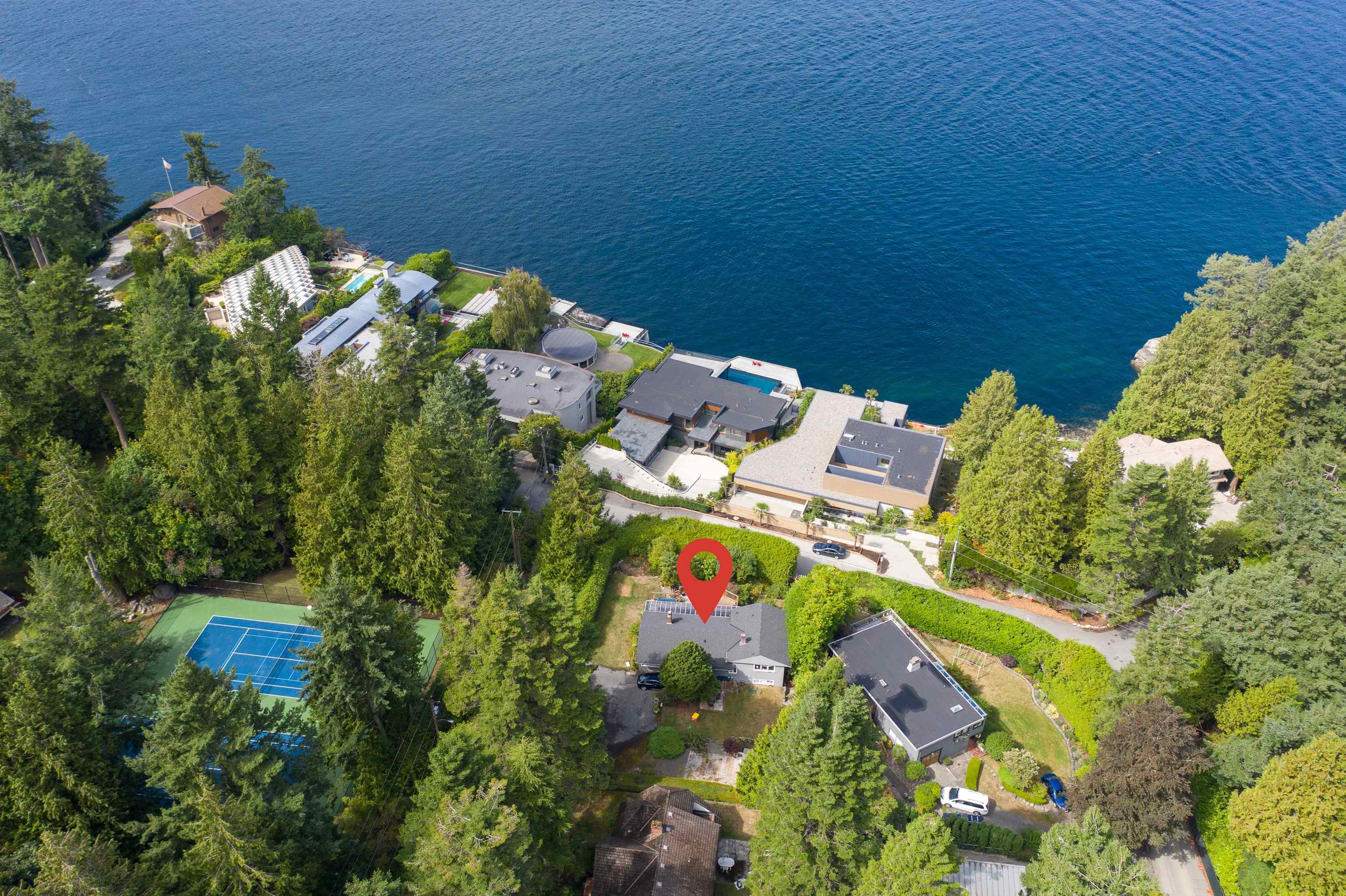 7195 Rockland Wynd, West Vancouver, BC V7W 2L2