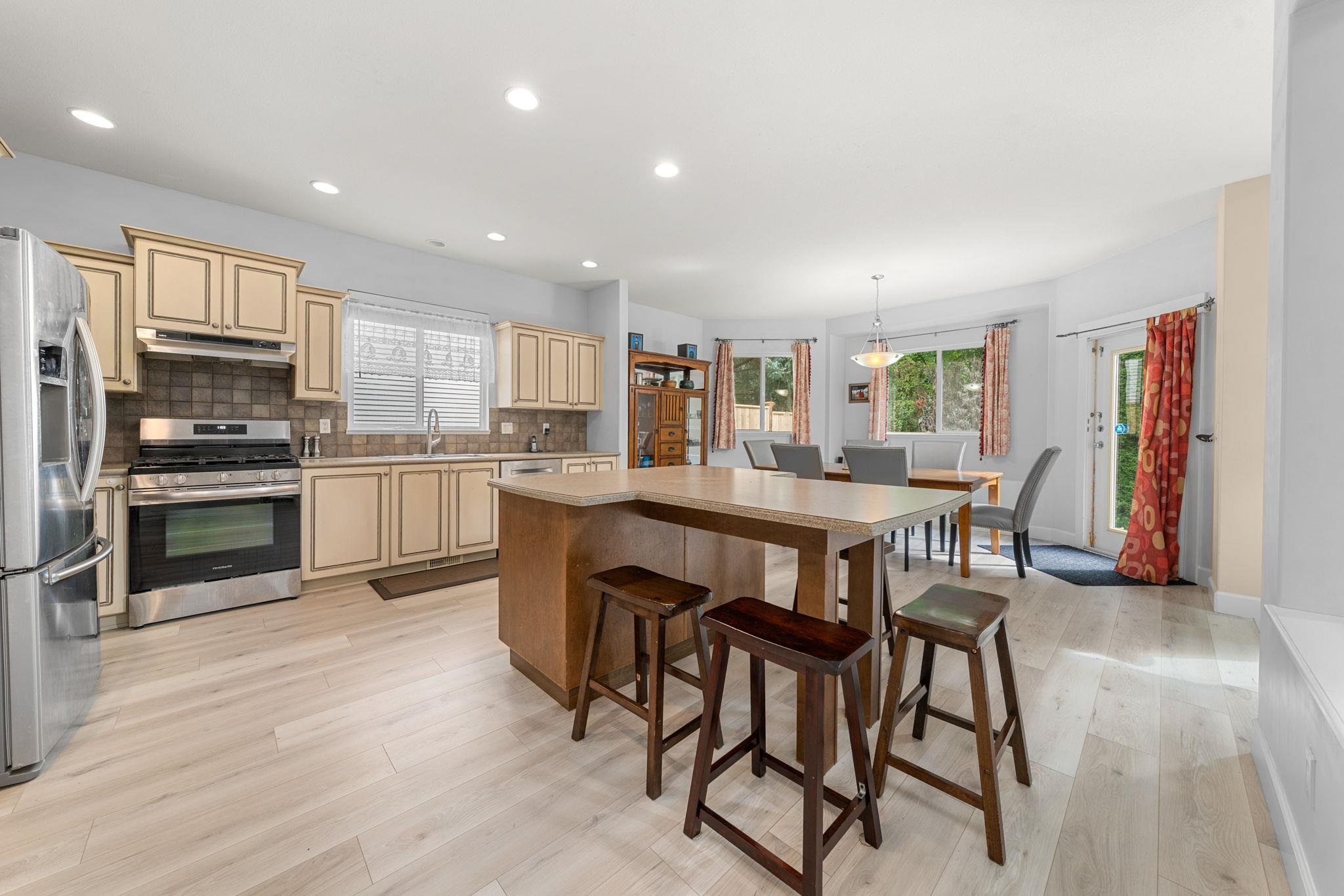 198b Street, Langley, BC V2Y 3B4