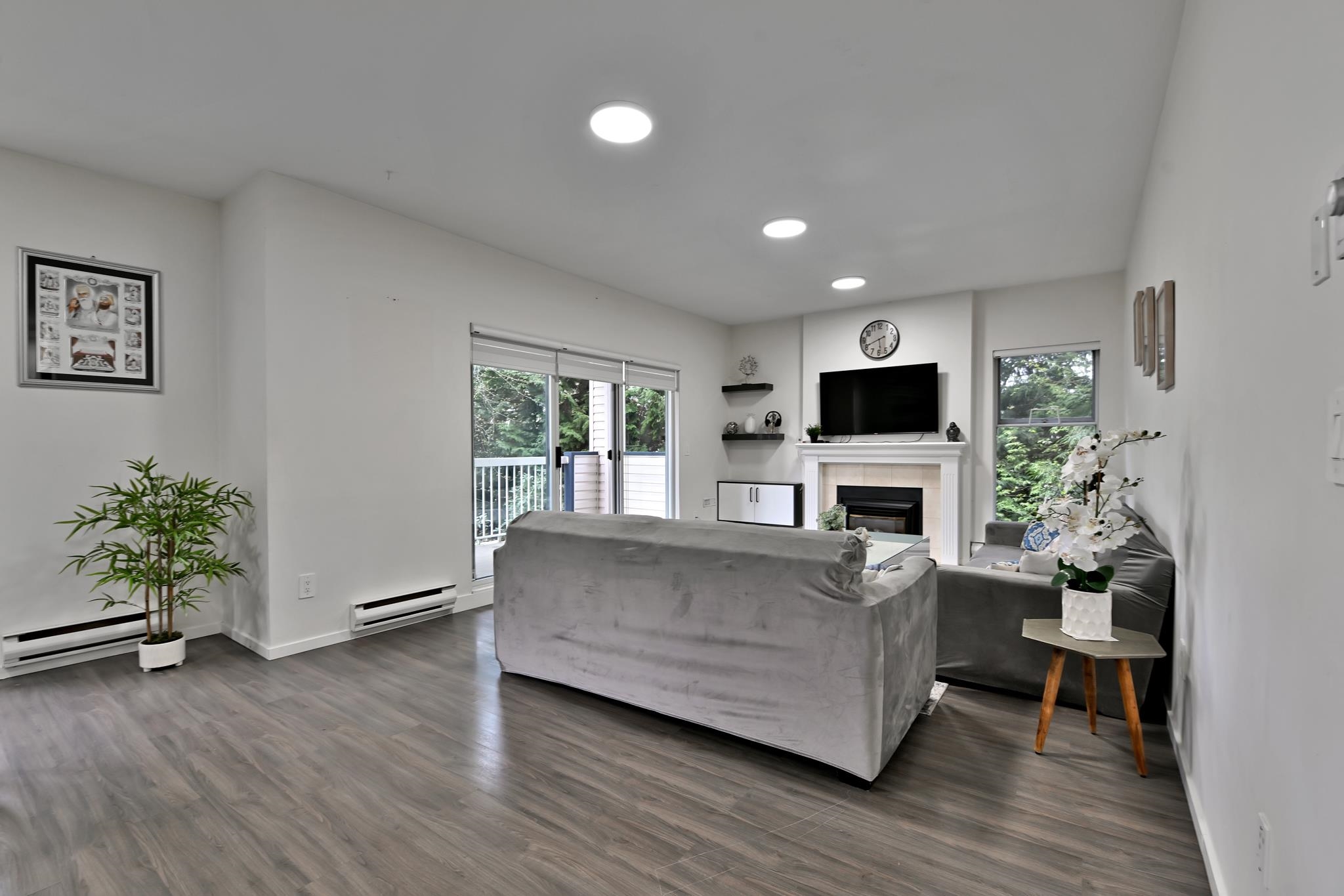 13918 72 Avenue #215, Surrey, BC V3W 0T4