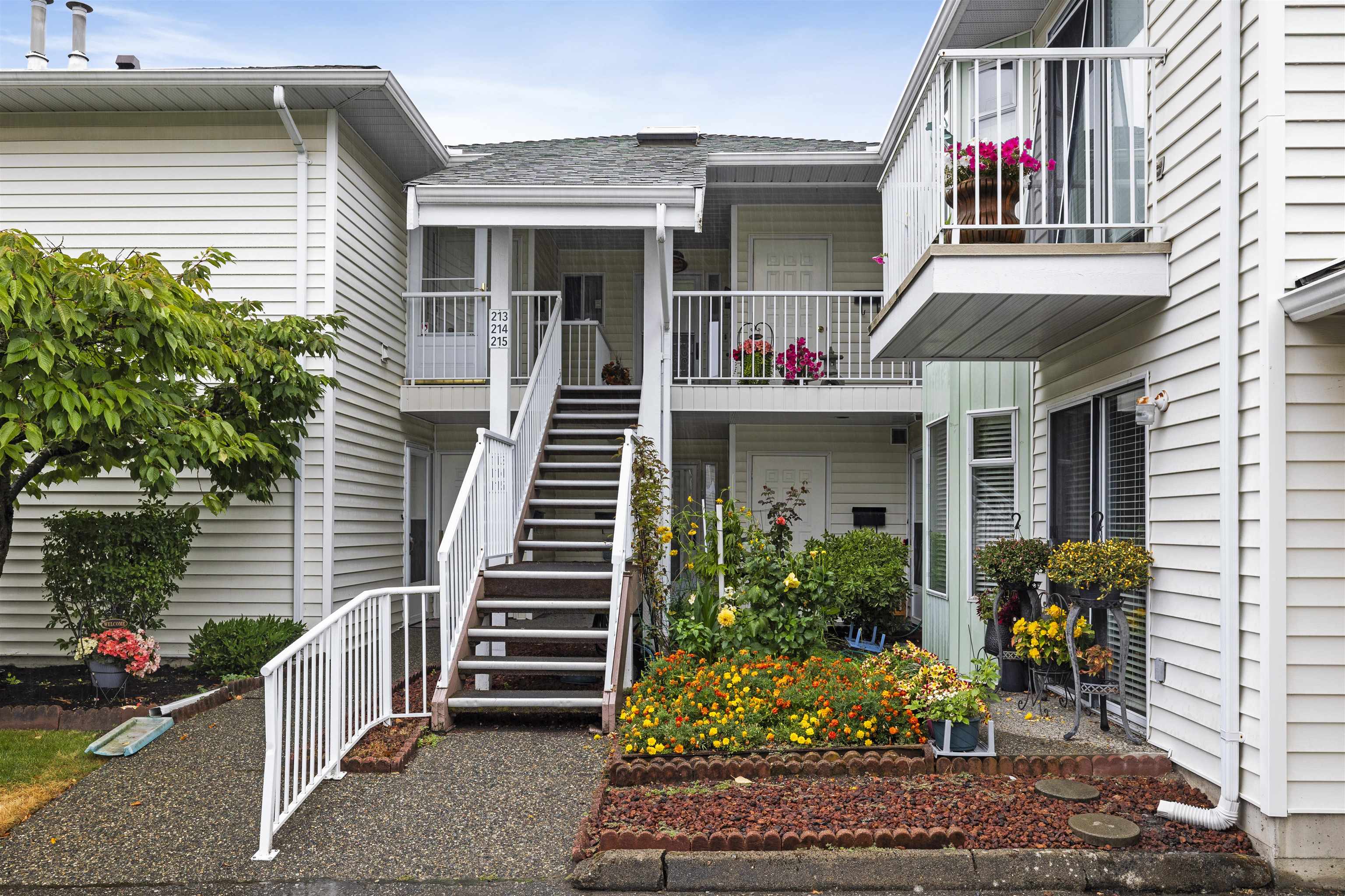 7156 121 Street #213, Surrey, BC V3W 0J6