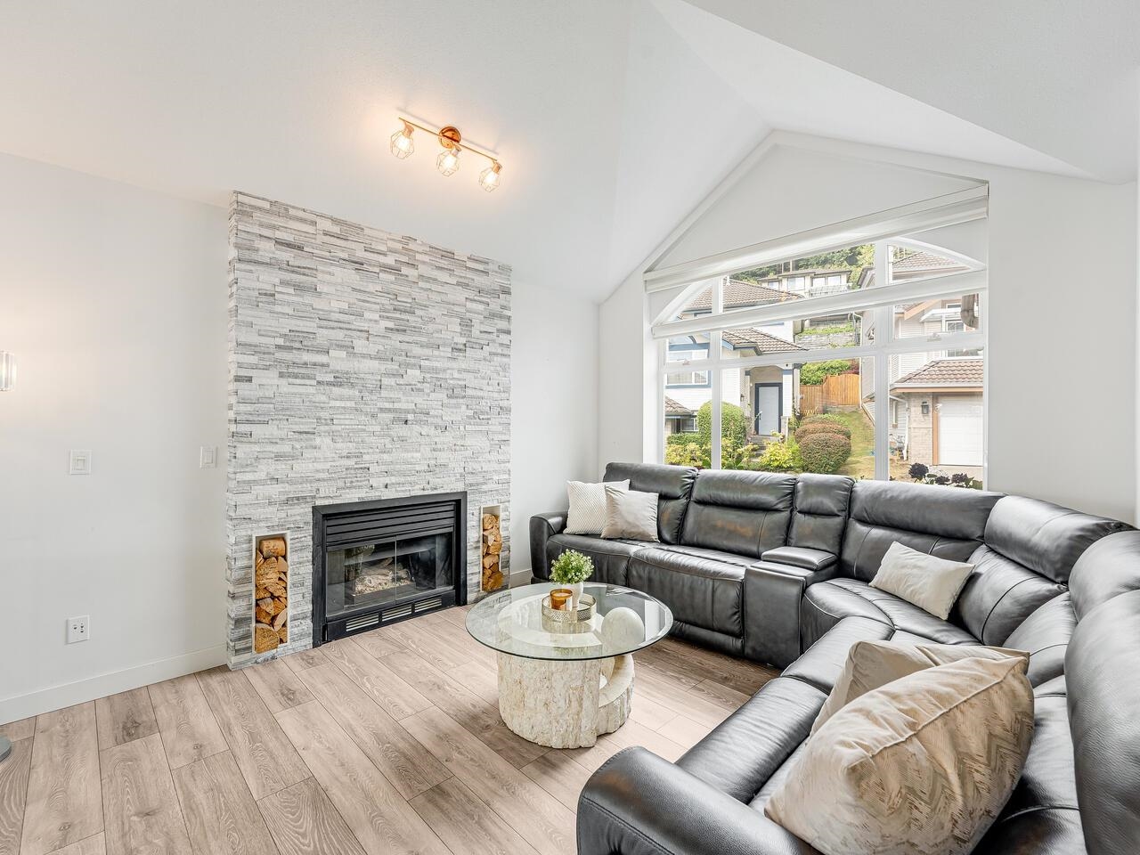 1668 Plateau Crescent, Coquitlam, BC V3E 3B3