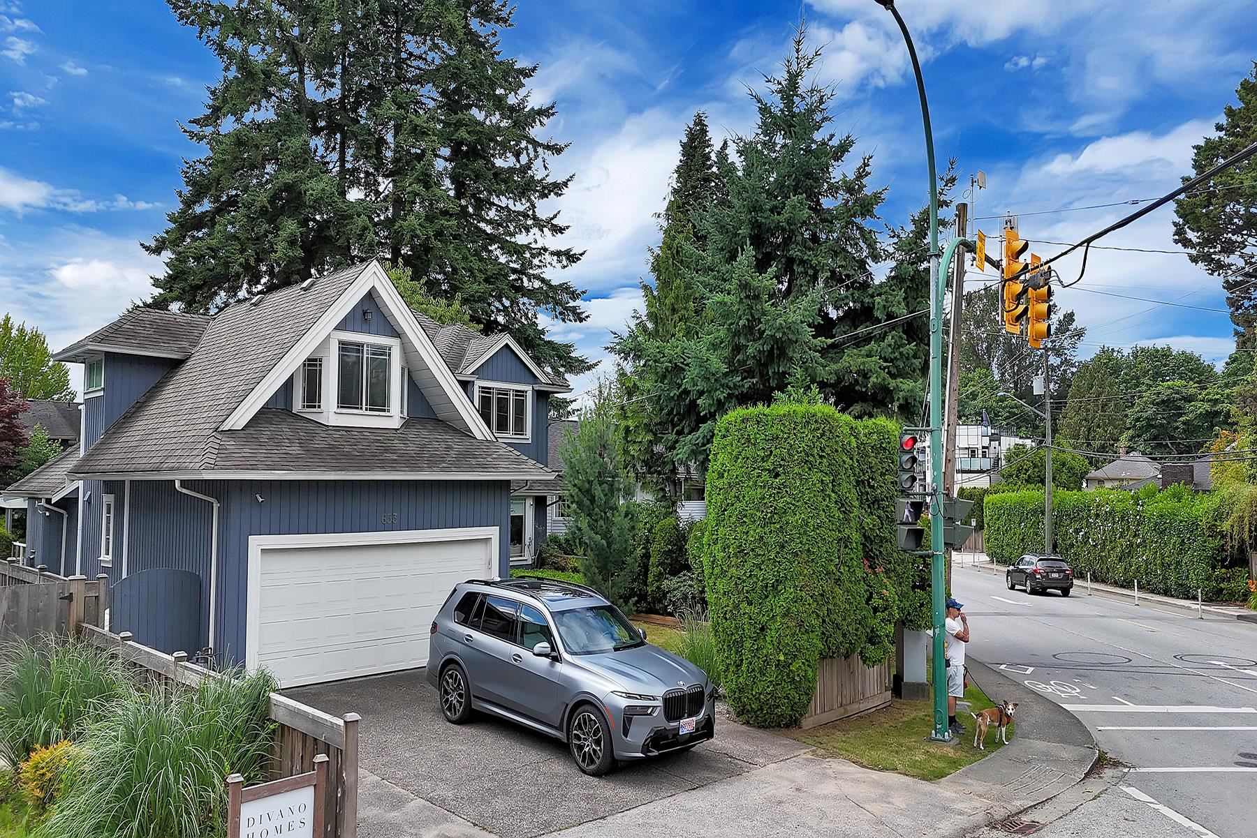 633 Fir Street, North Vancouver, BC V7M 1W3