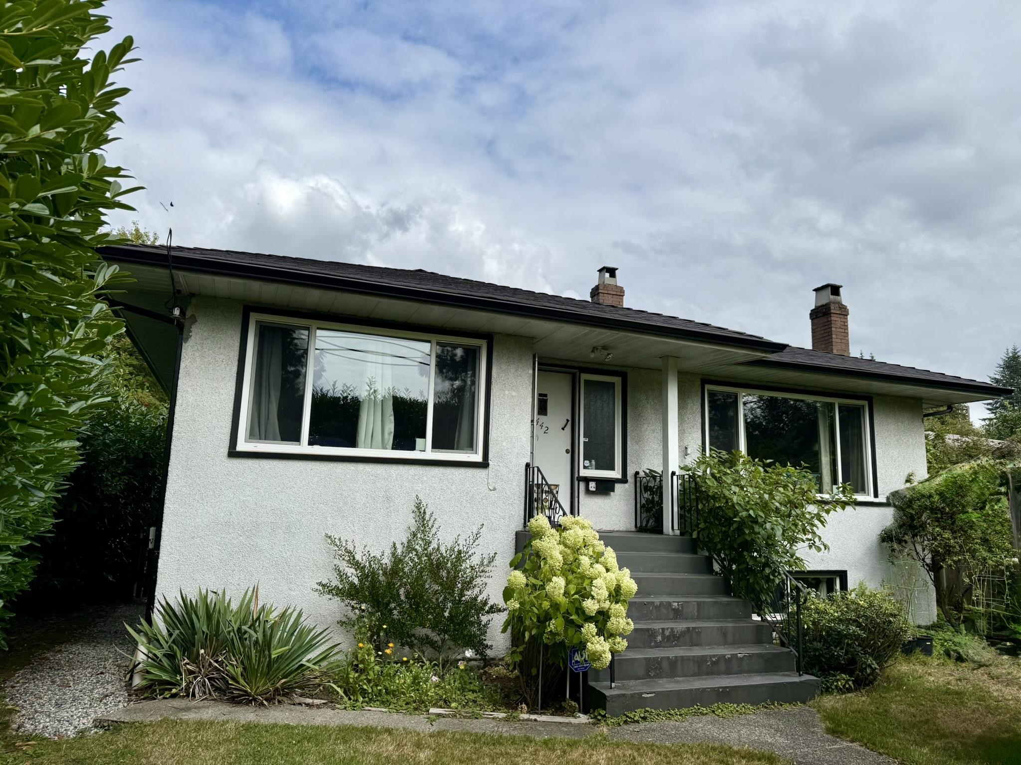 442 West 23 Street, North Vancouver, BC V7M 2B7