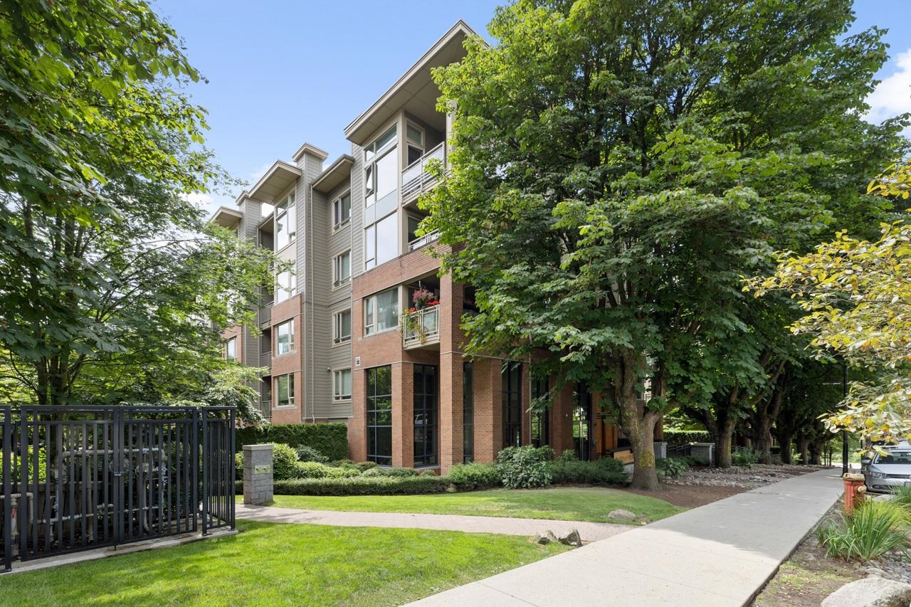 139 22nd Street West #304, North Vancouver, BC V7M 0B5