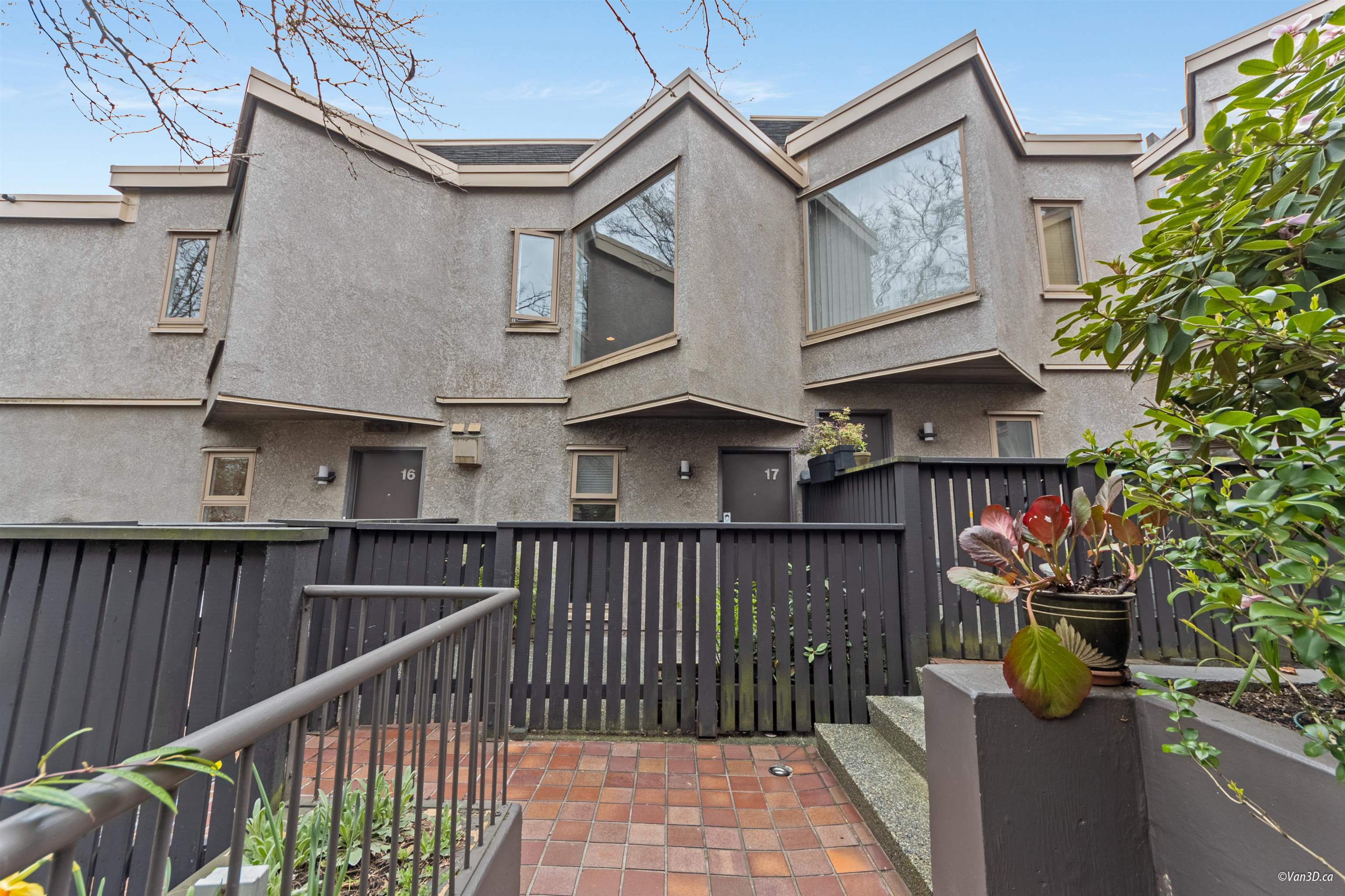 870 West 7th Avenue #17, Vancouver, BC V5Z 4C1
