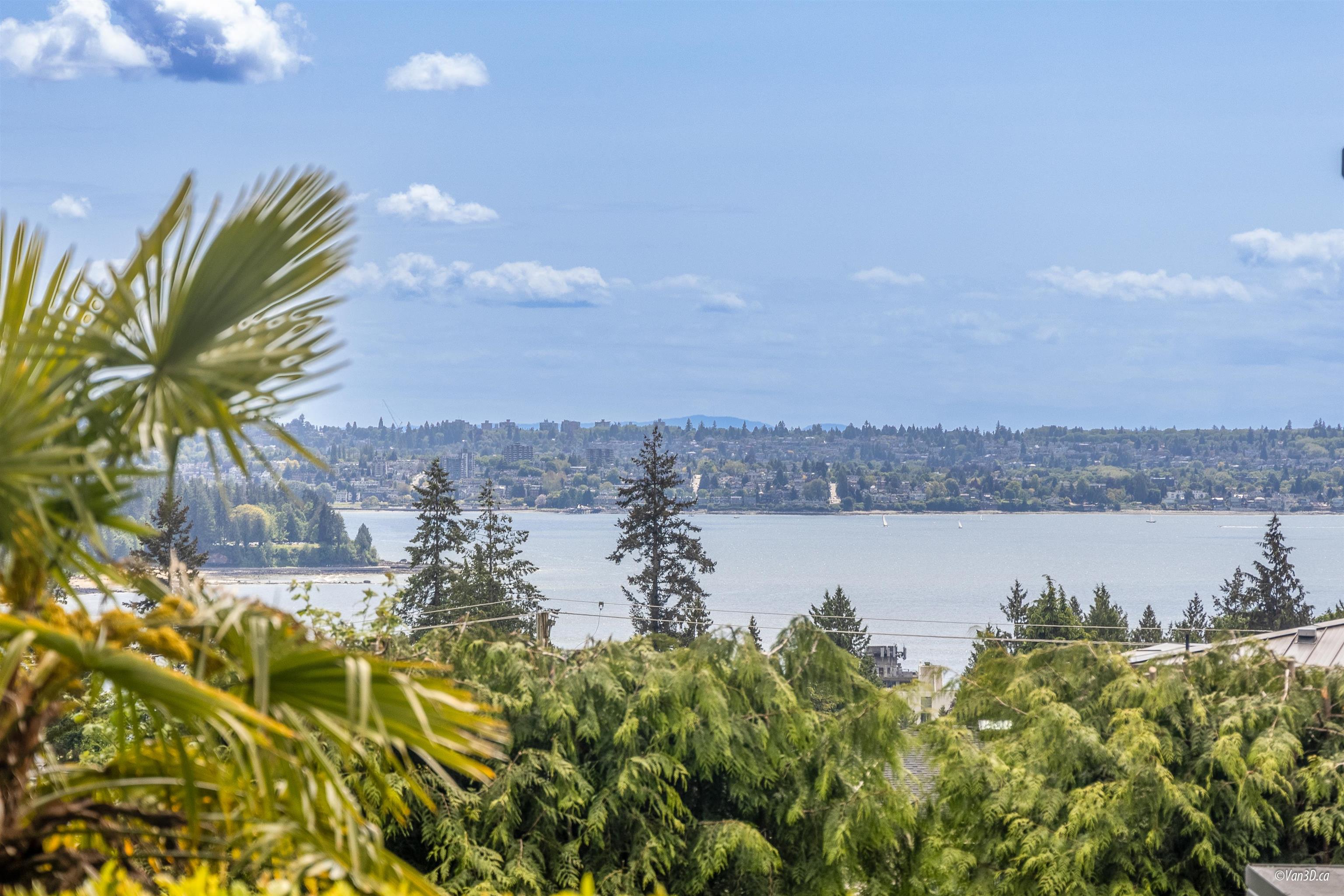 1752 Ottawa Place, West Vancouver, BC V7V 2T7
