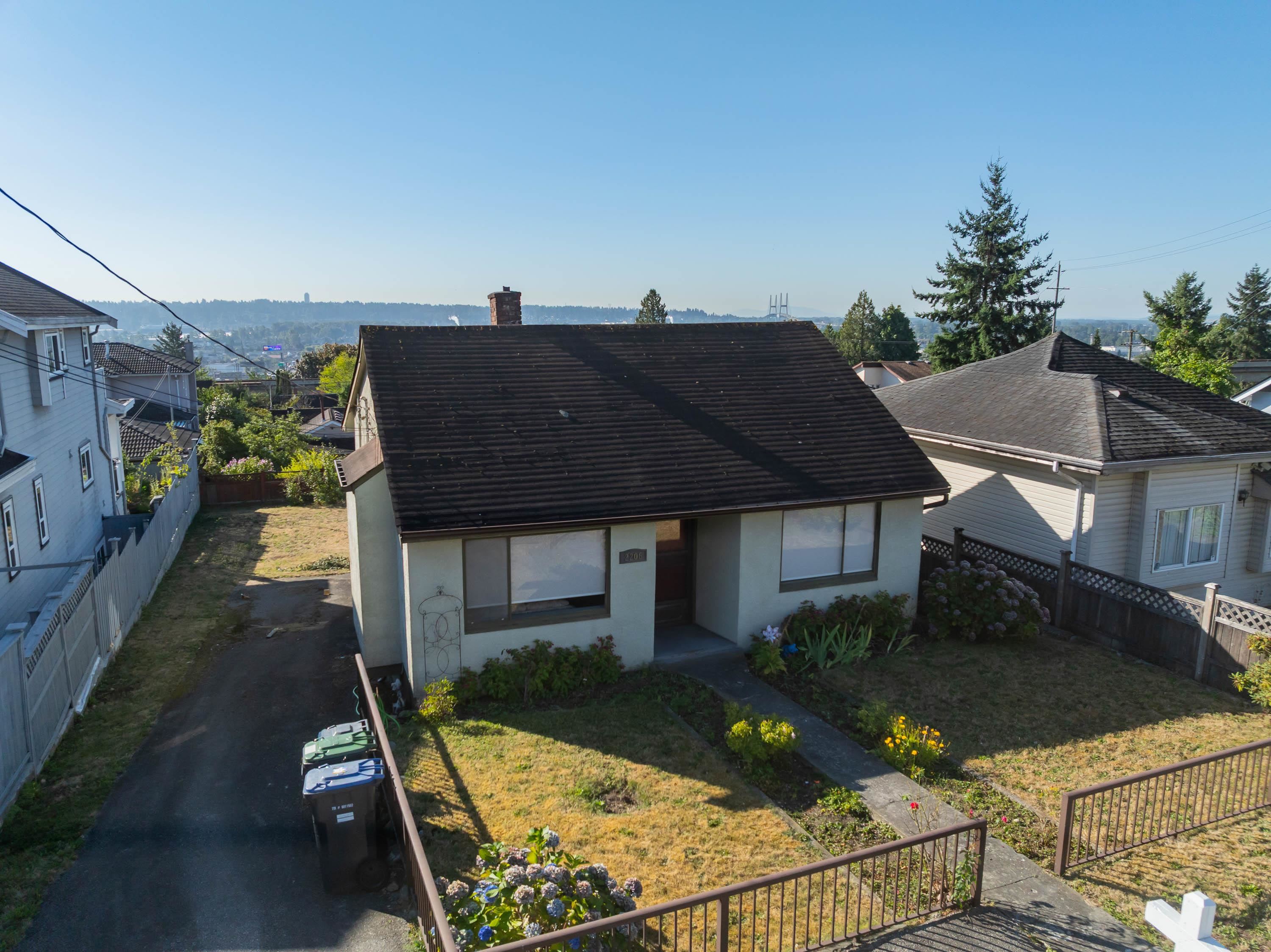 2206 8th Avenue, New Westminster, BC V3M 2V1