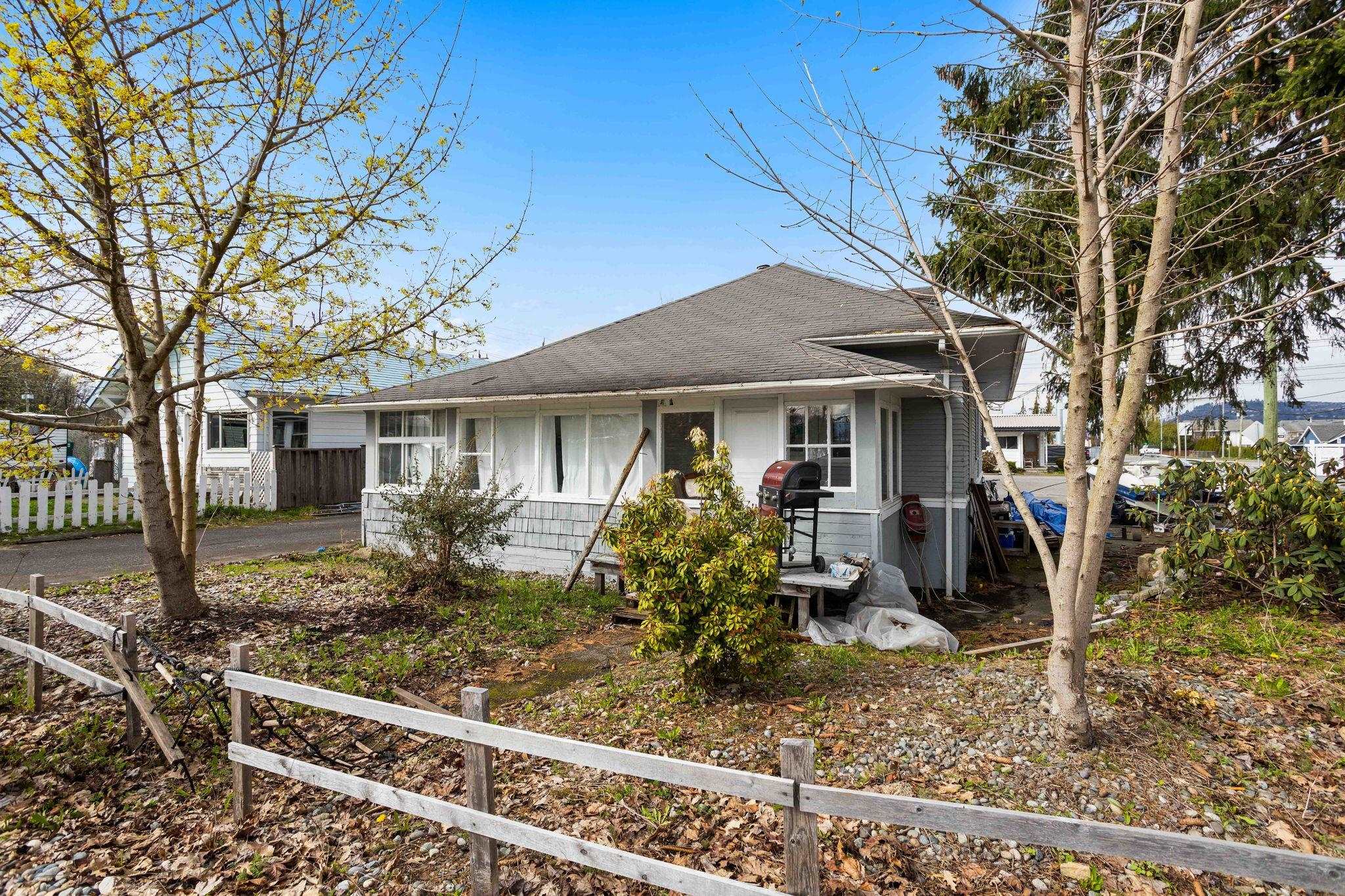 2 Avenue, Abbotsford, BC V2S 8B7