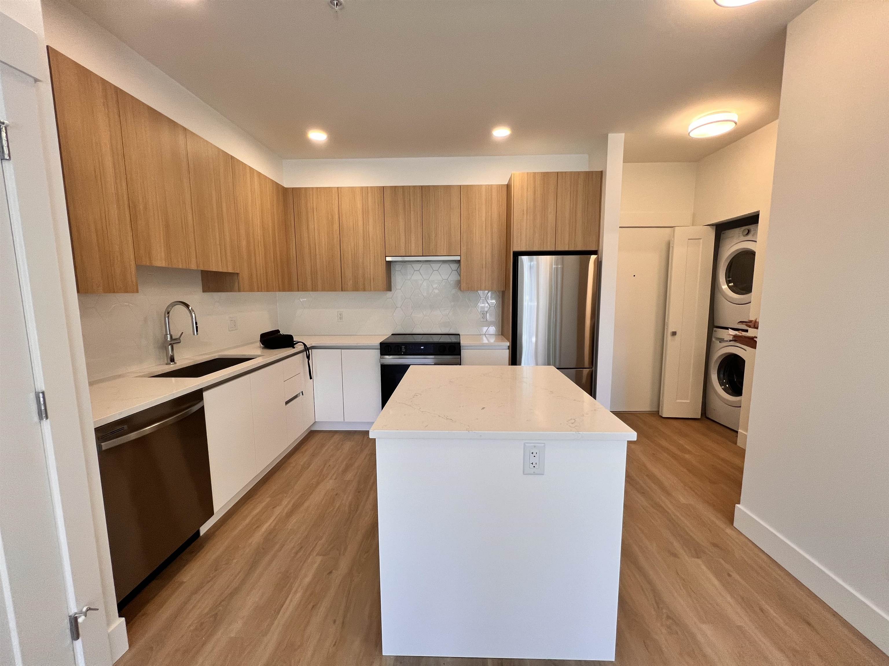 11907 223 St #205, Maple Ridge, BC V2X 4P9