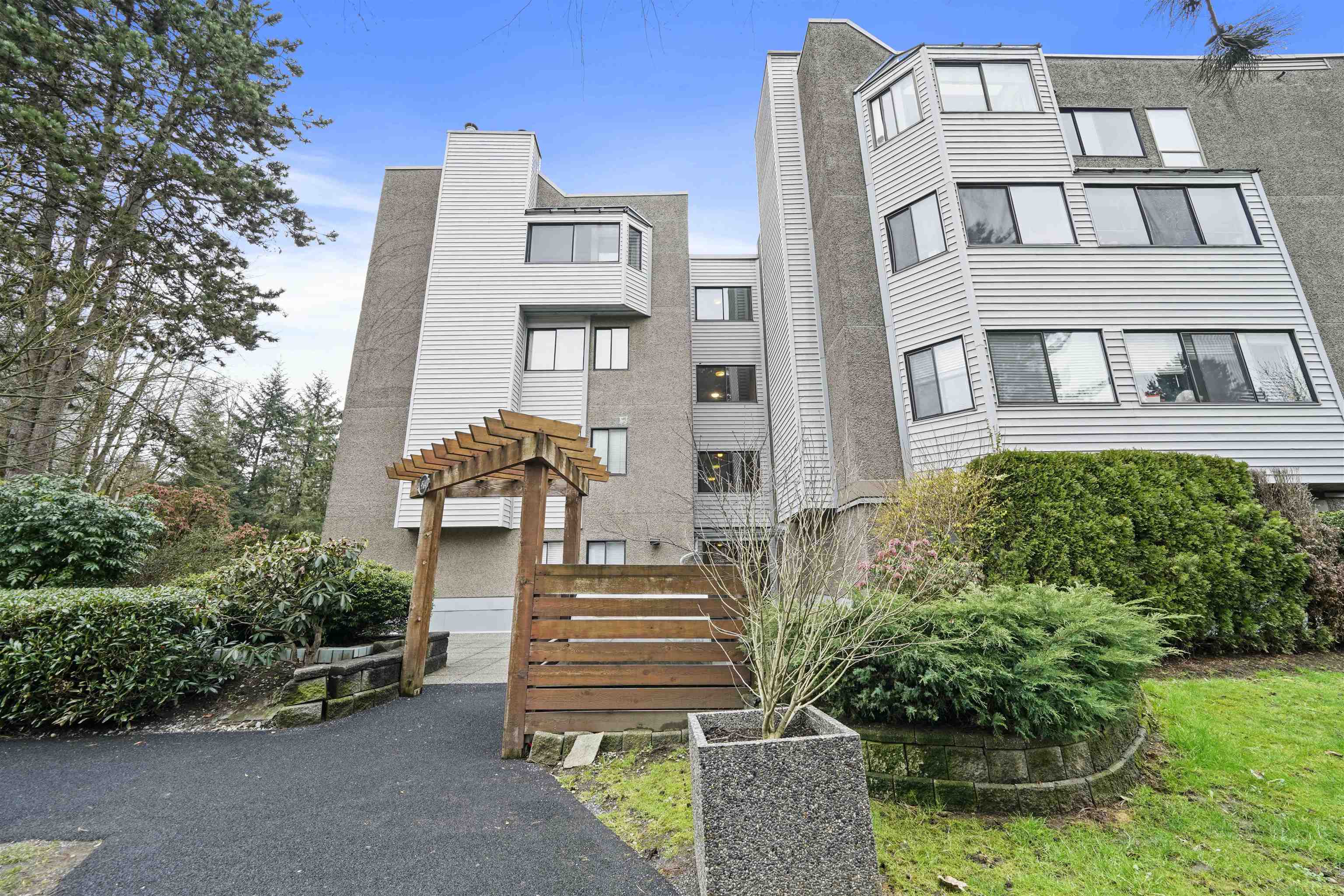9584 Manchester Drive #203, Burnaby, BC V3N 4R1