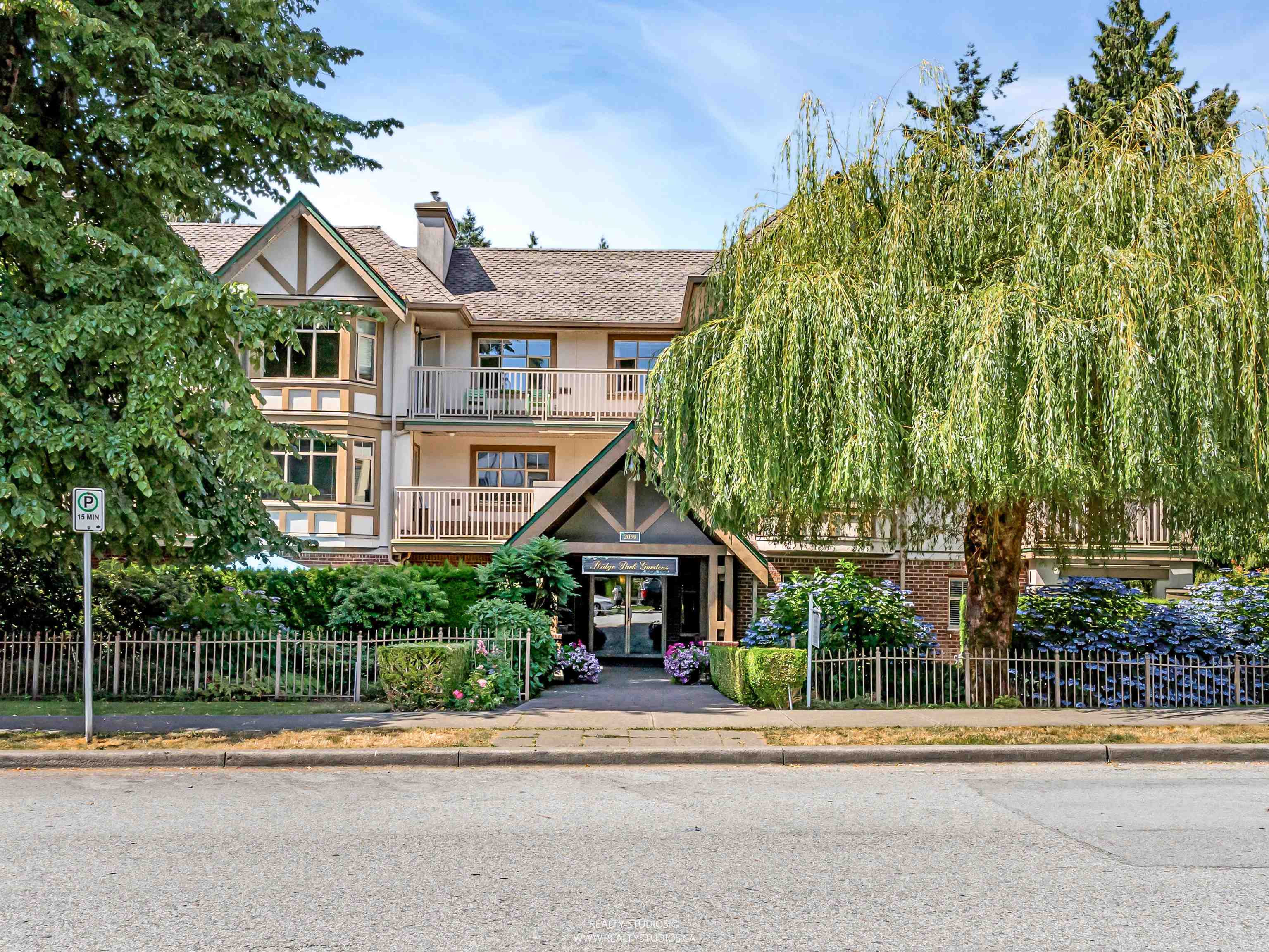 2059 Chesterfield Avenue #413, North Vancouver, BC V7M 2P4