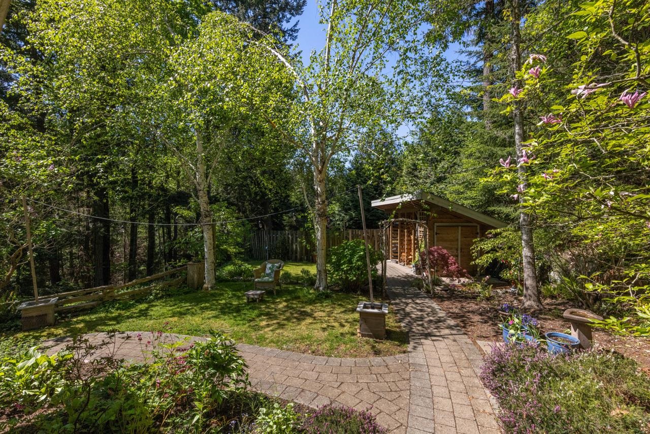 576 Cates Hill Road, Bowen Island, BC V0N 1G2