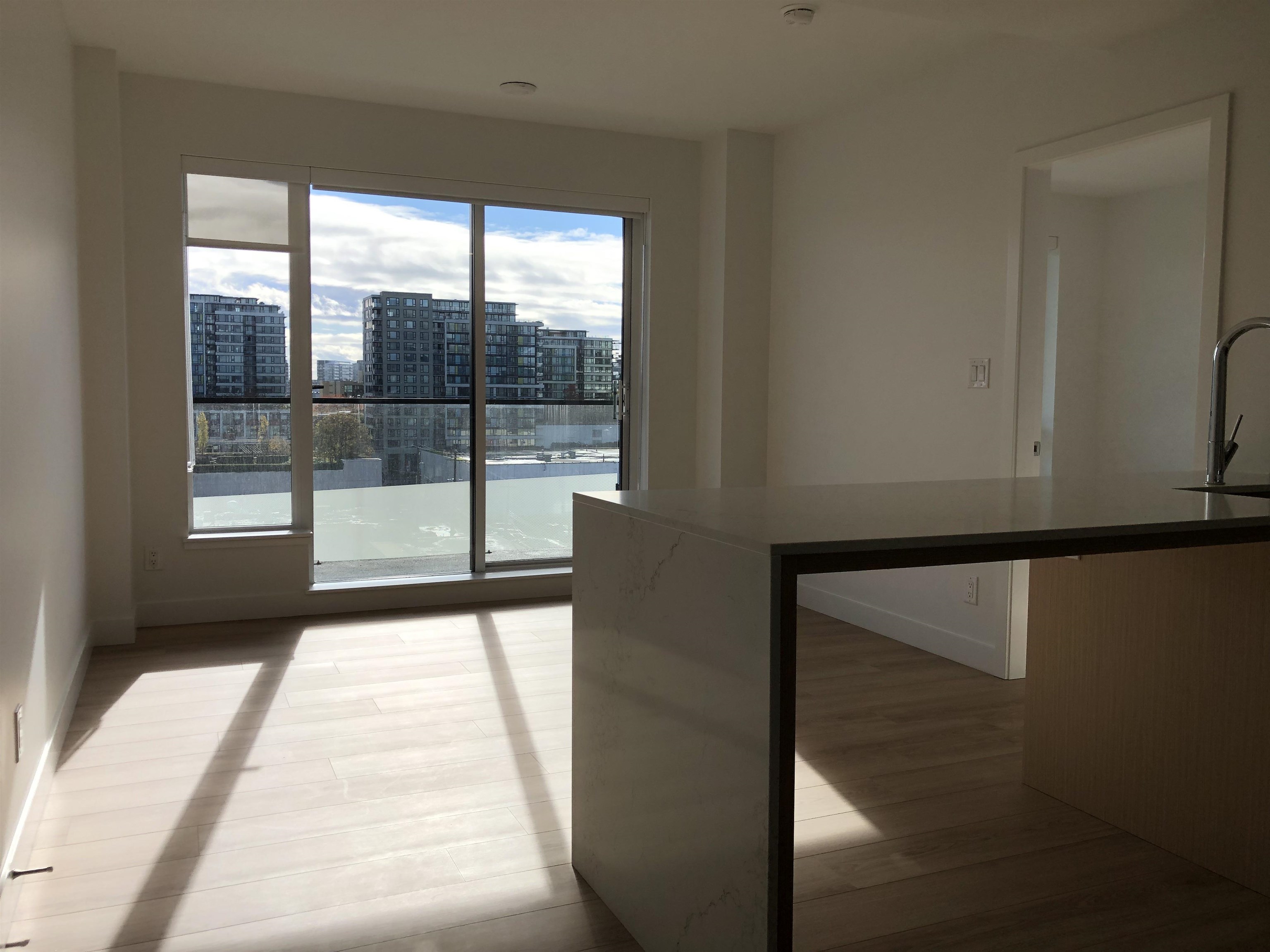 7977 Lansdowne Rd #807, Richmond, BC V6X 0X7