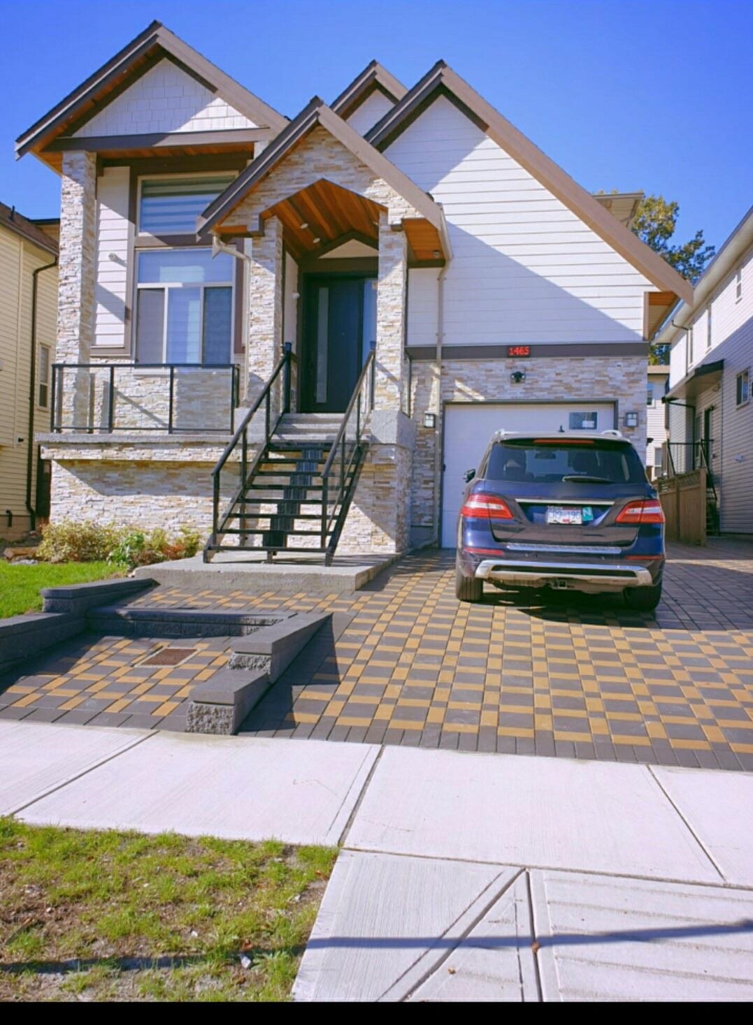1465 Salter Street, New Westminster, BC V3M 0L1