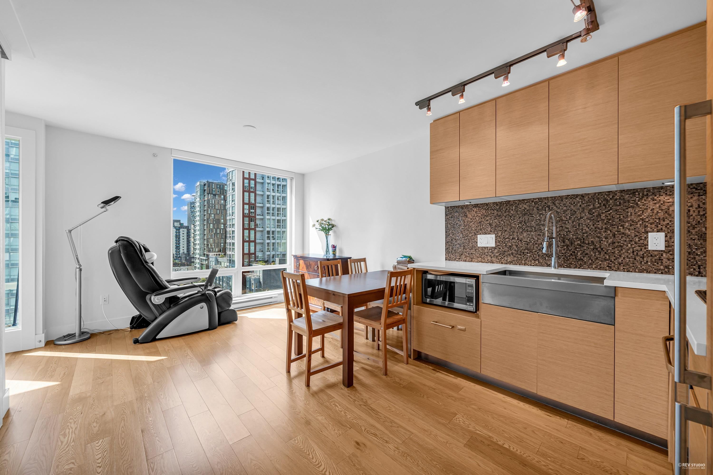 565 Smithe Street #1002, Vancouver, BC V6B 0E4