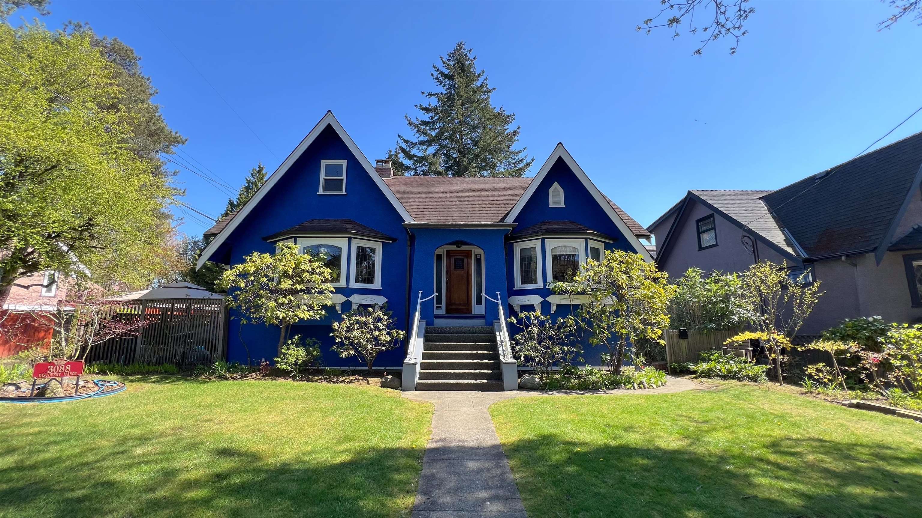 3088 Discovery Street, Vancouver, BC V6R 3Y7