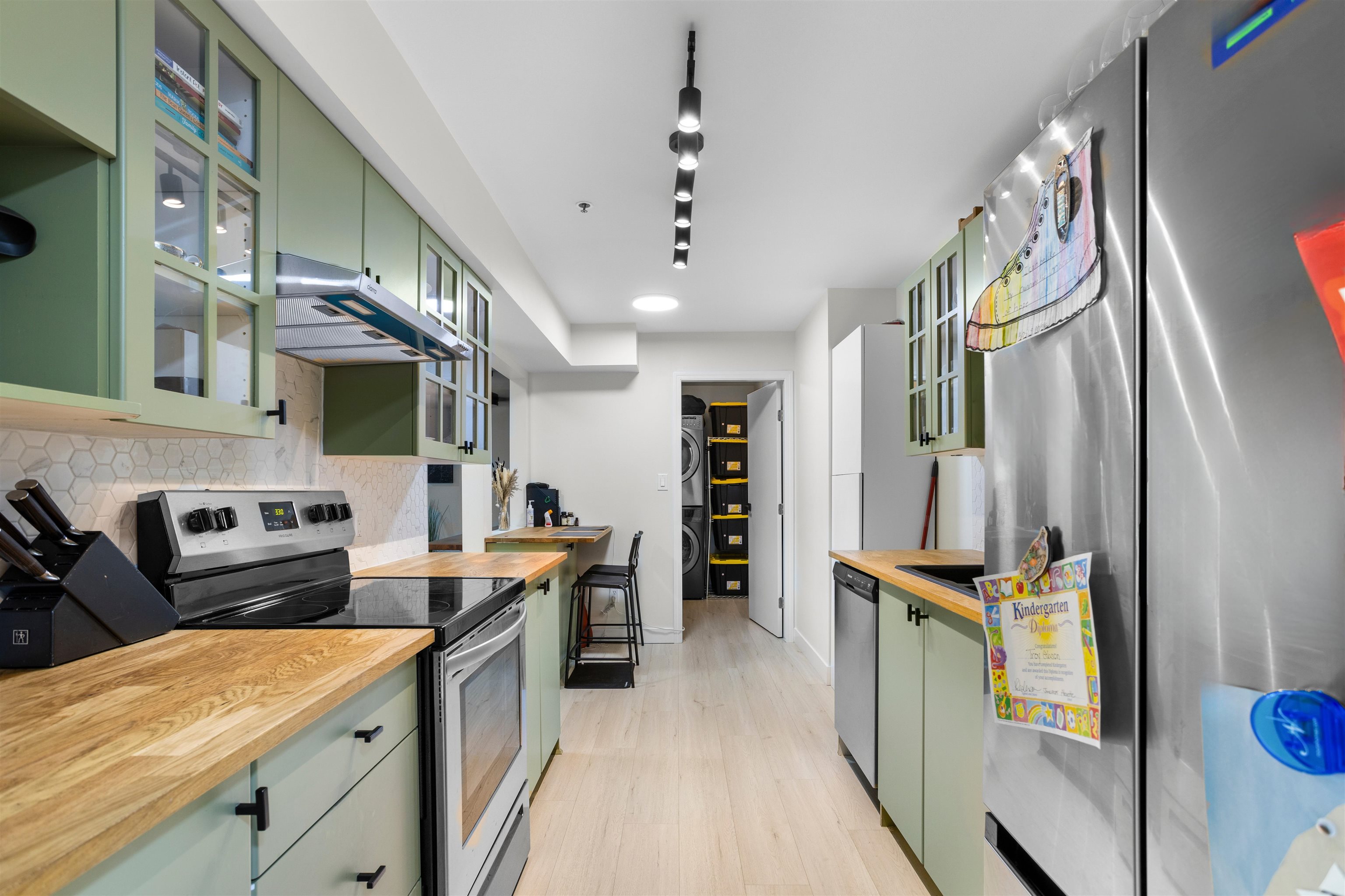 22351 Saint Anne Avenue #201, Maple Ridge, BC V2X 2E7