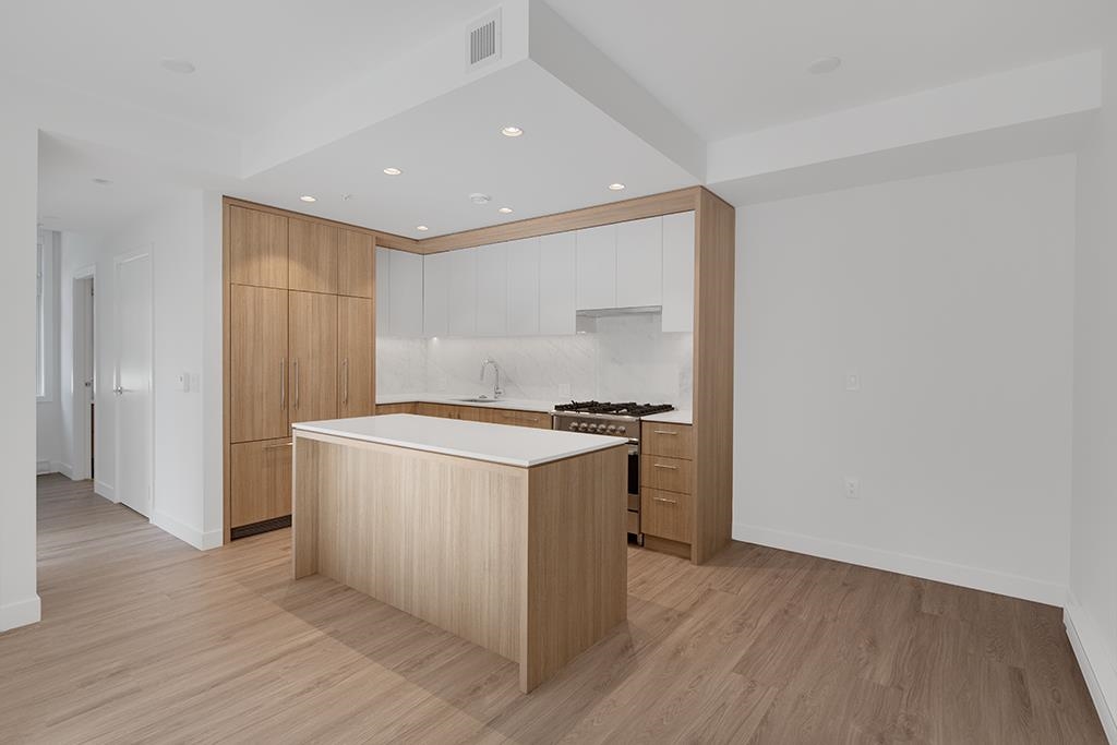 6085 Irmin St #208 #208, Burnaby, BC V5J 0J7