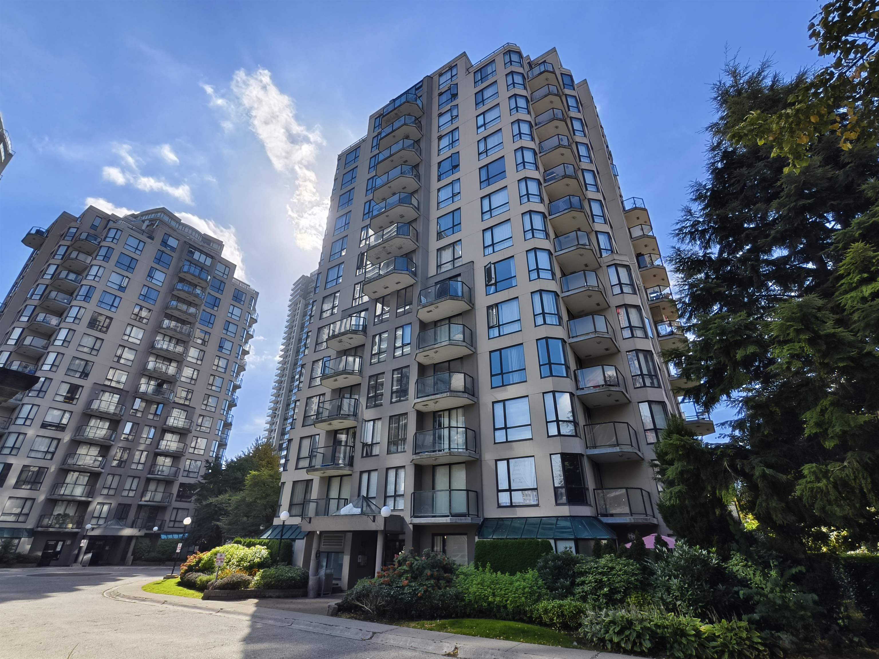 838 Agnes Street #903, New Westminster, BC V3M 6R3