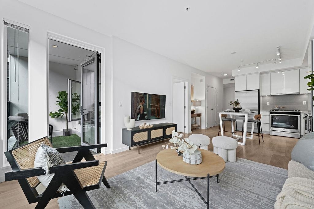 725 Marine Drive #206, North Vancouver, BC V7M 0G2