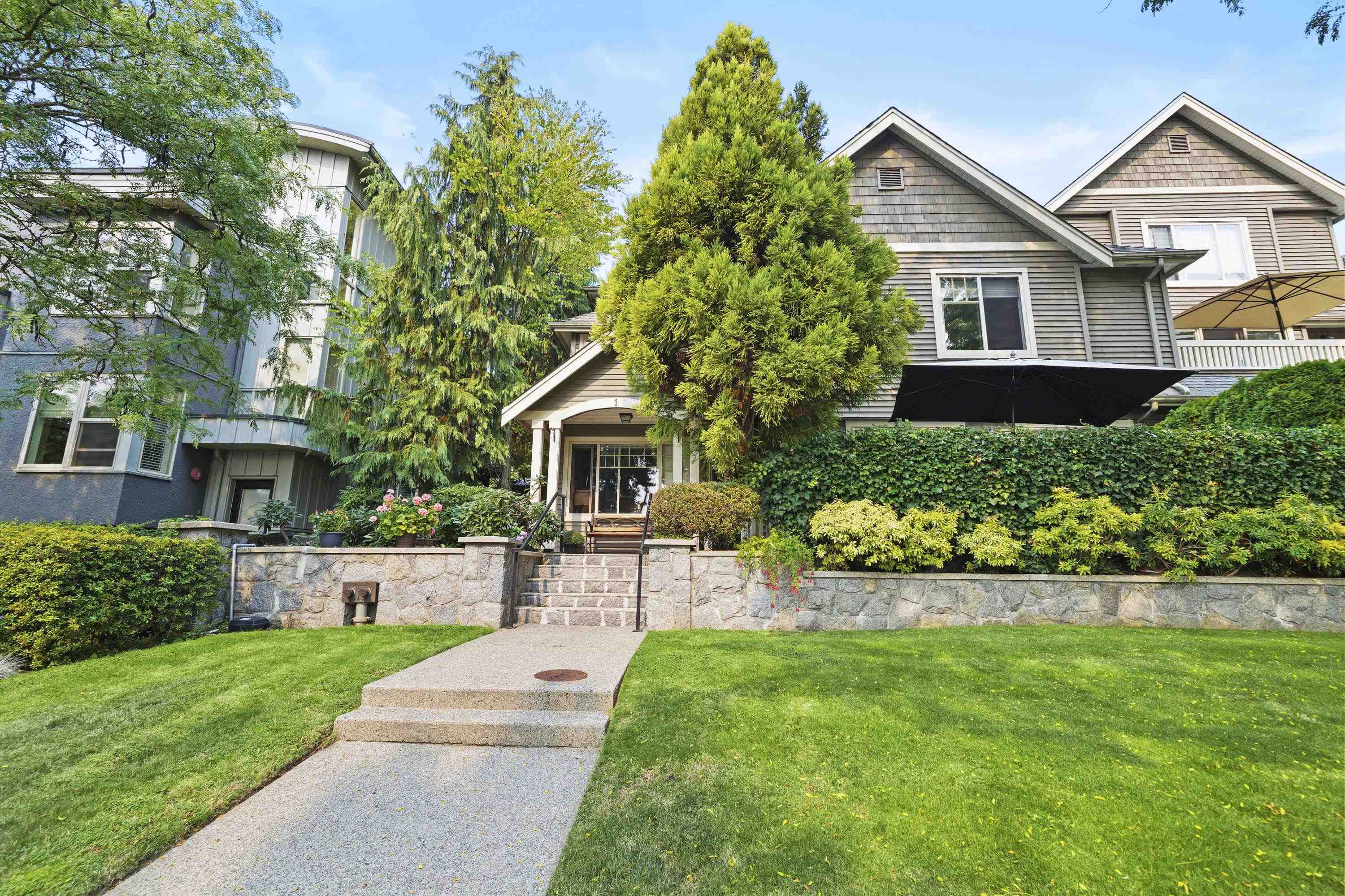 222 5th Street East #1, North Vancouver, BC V7L 1L7