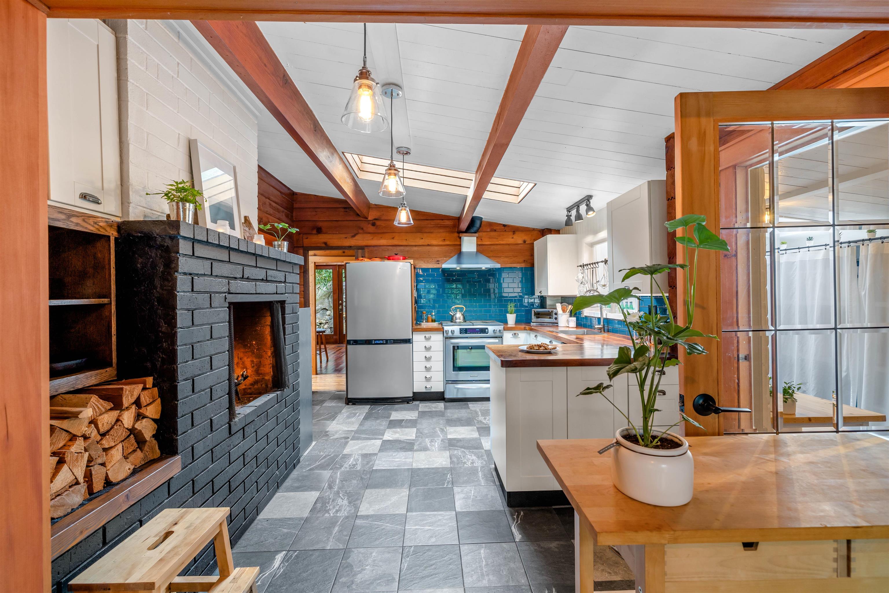 5817 Eagle Island, West Vancouver, BC V7W 1V6