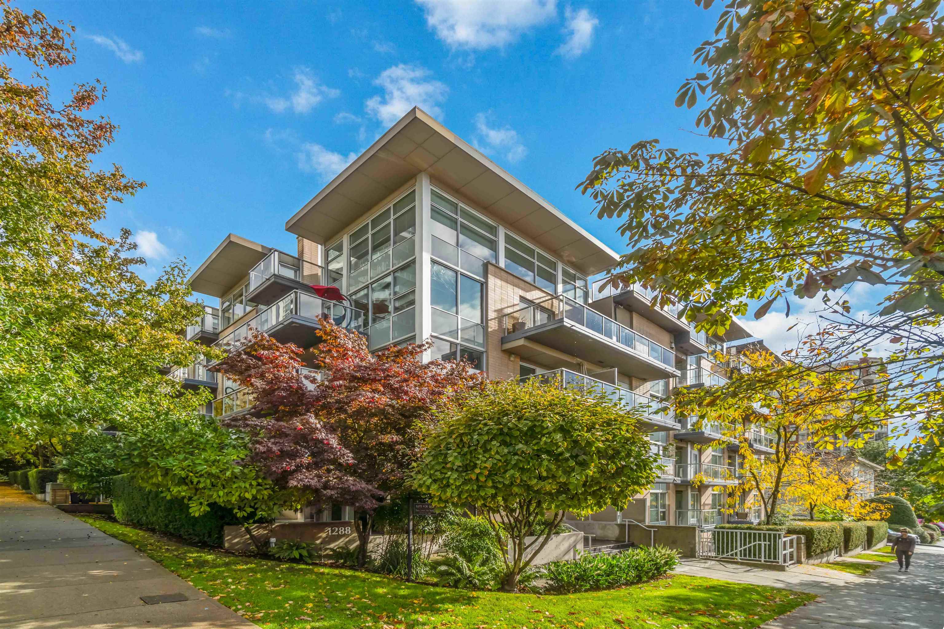 1288 Chesterfield Avenue #ph4, North Vancouver, BC V7M 0B1