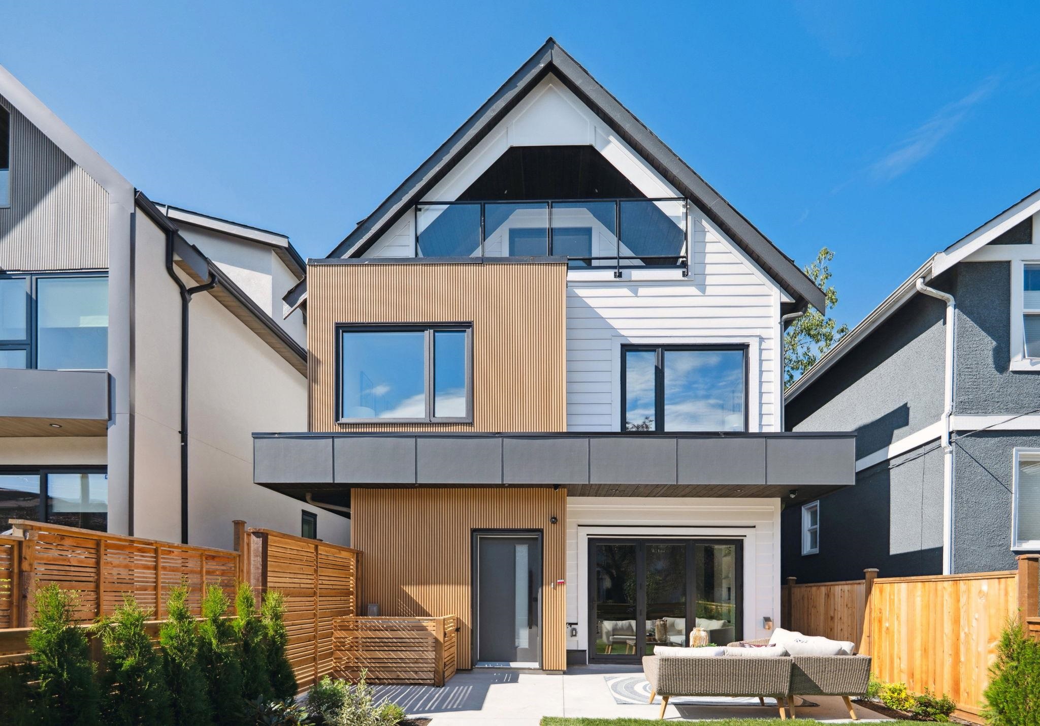 1079 East 14th Avenue #1, Vancouver, BC V5T 2P1