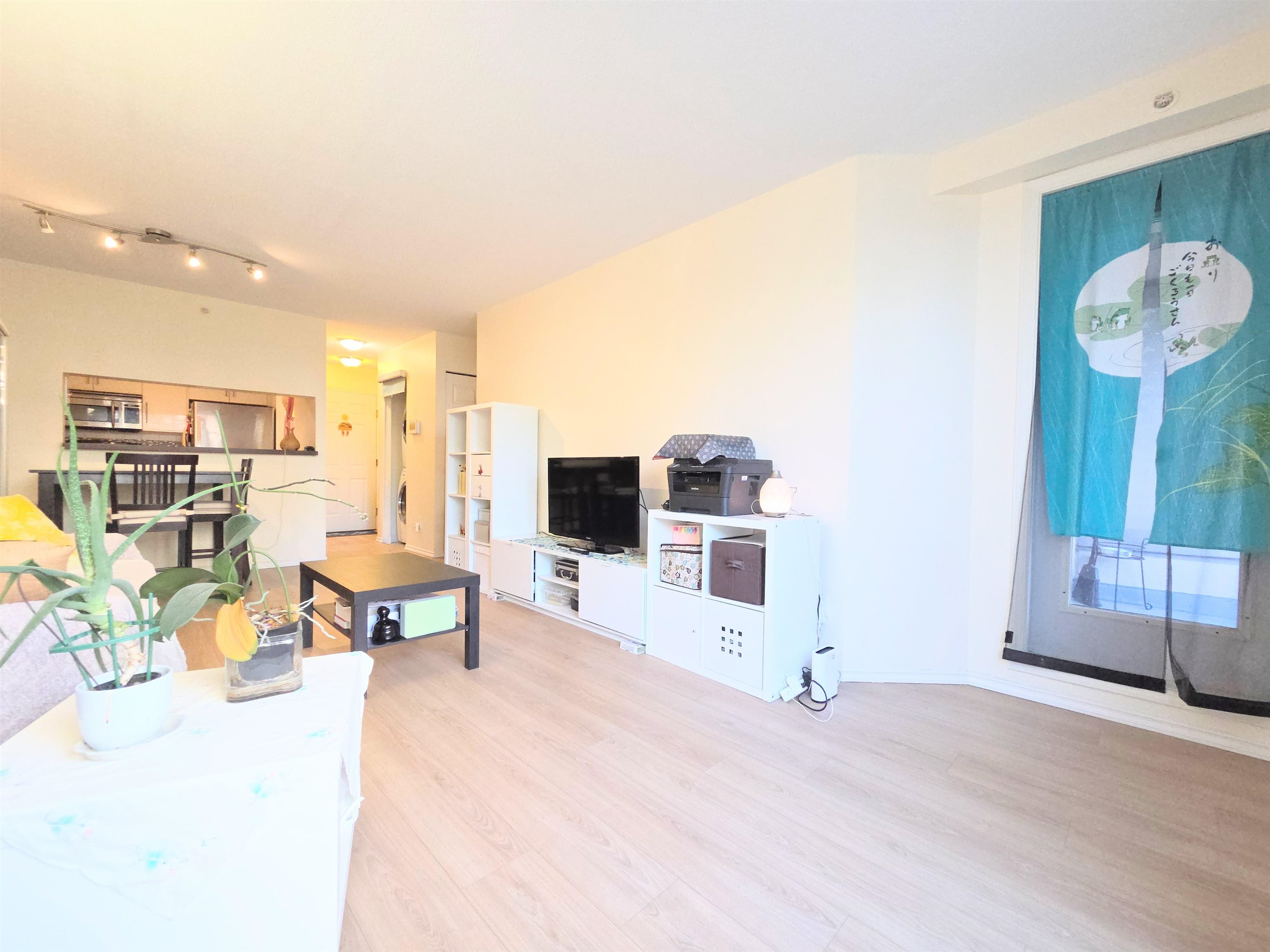 5189 Gaston Street #301, Vancouver, BC V5R 6C7