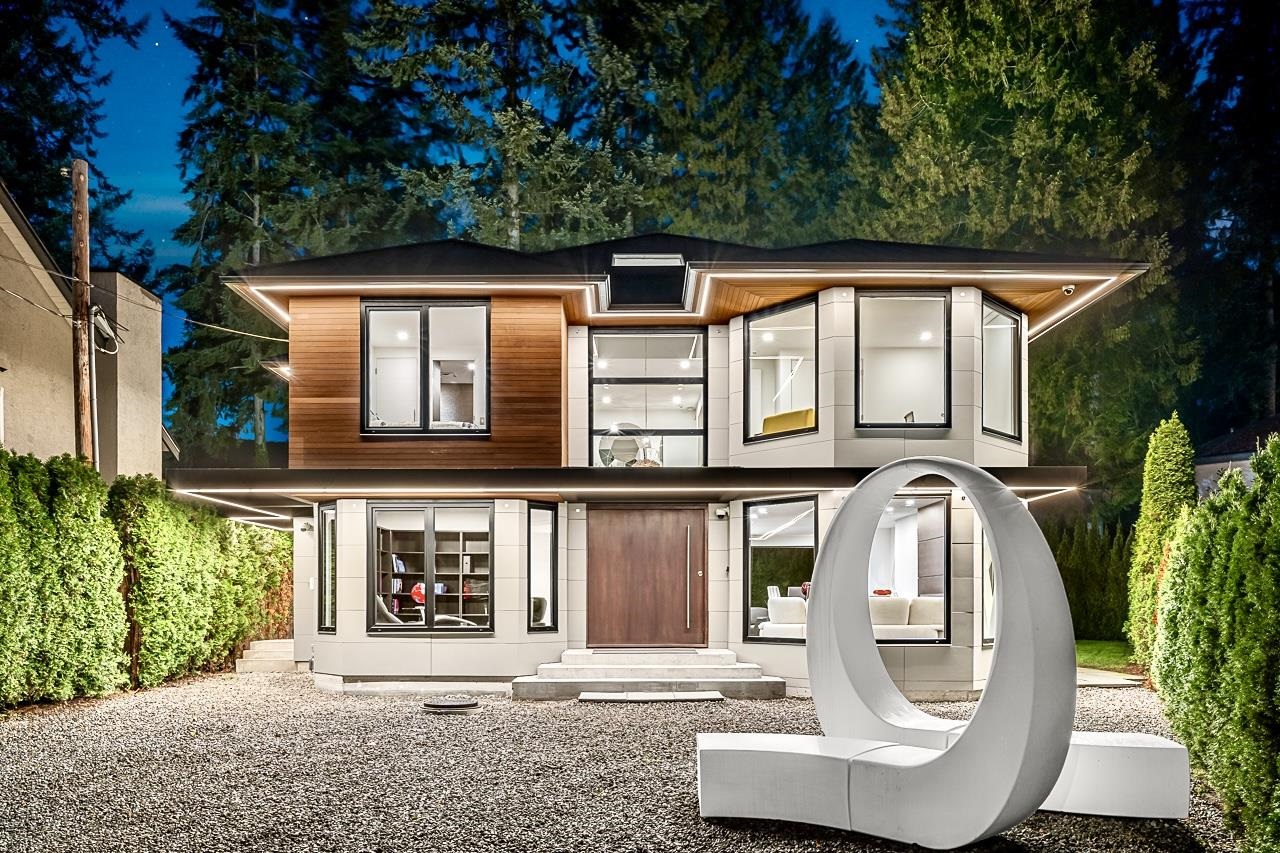 4577 Capilano Road, North Vancouver, BC V7R 4K3