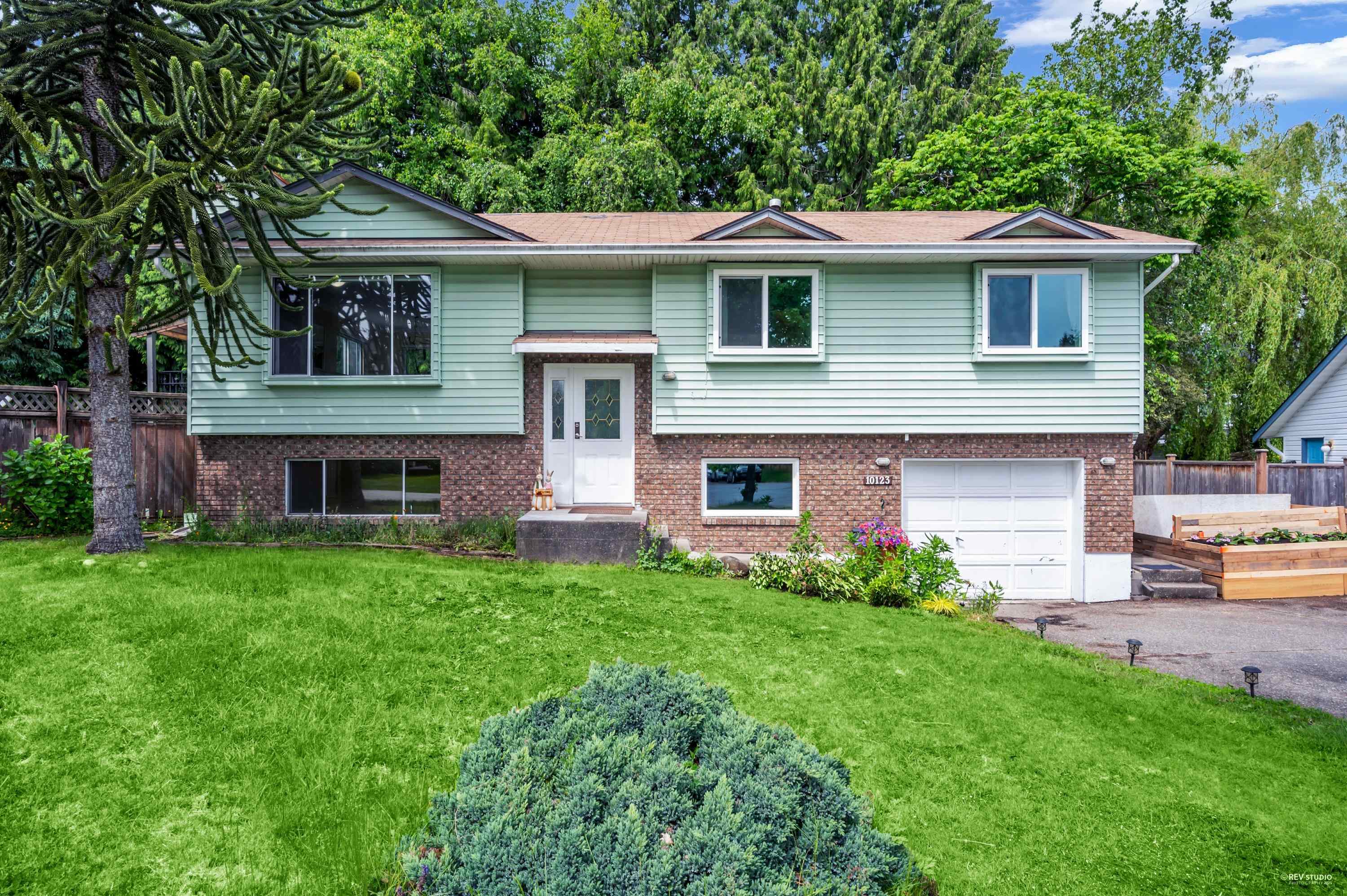 158a Street, Surrey, BC V4N 2P8